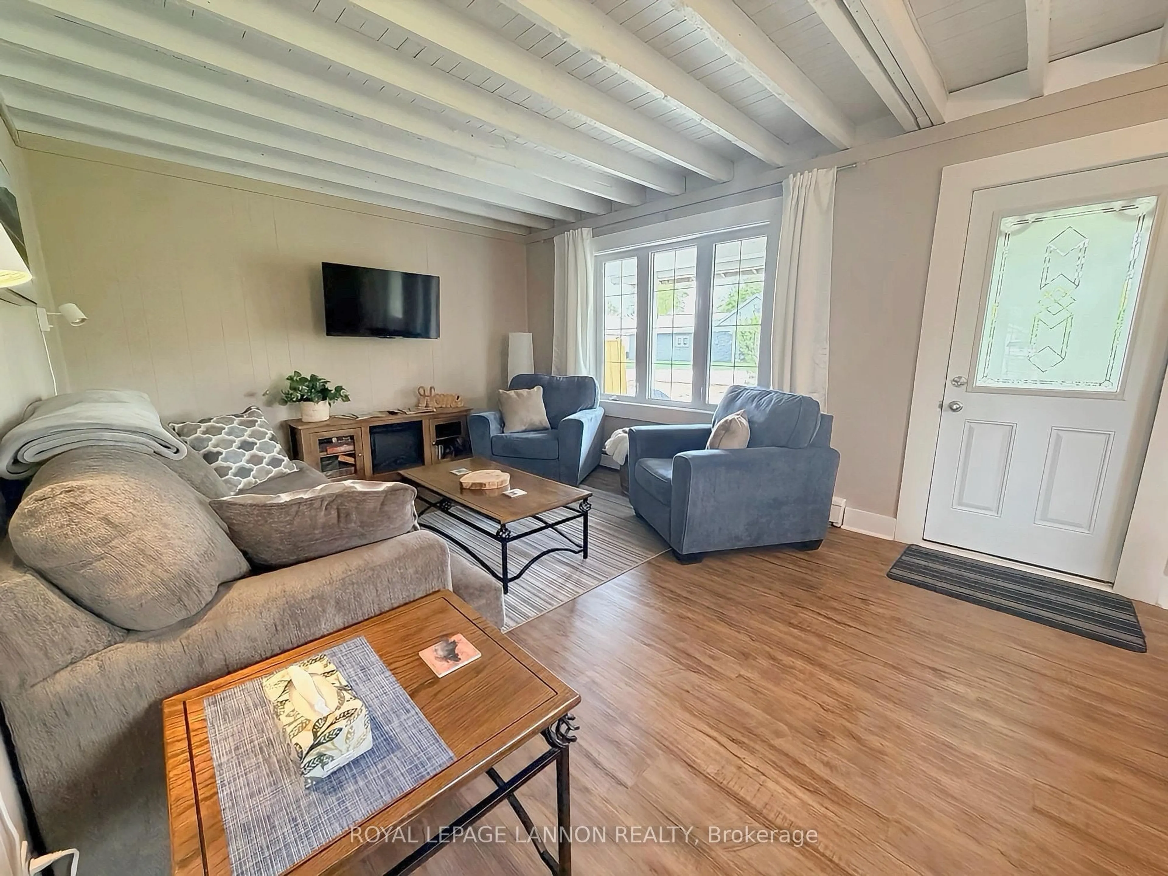 Living room with furniture, unknown for 112 Queen St, Greenstone Ontario P0T 1M0