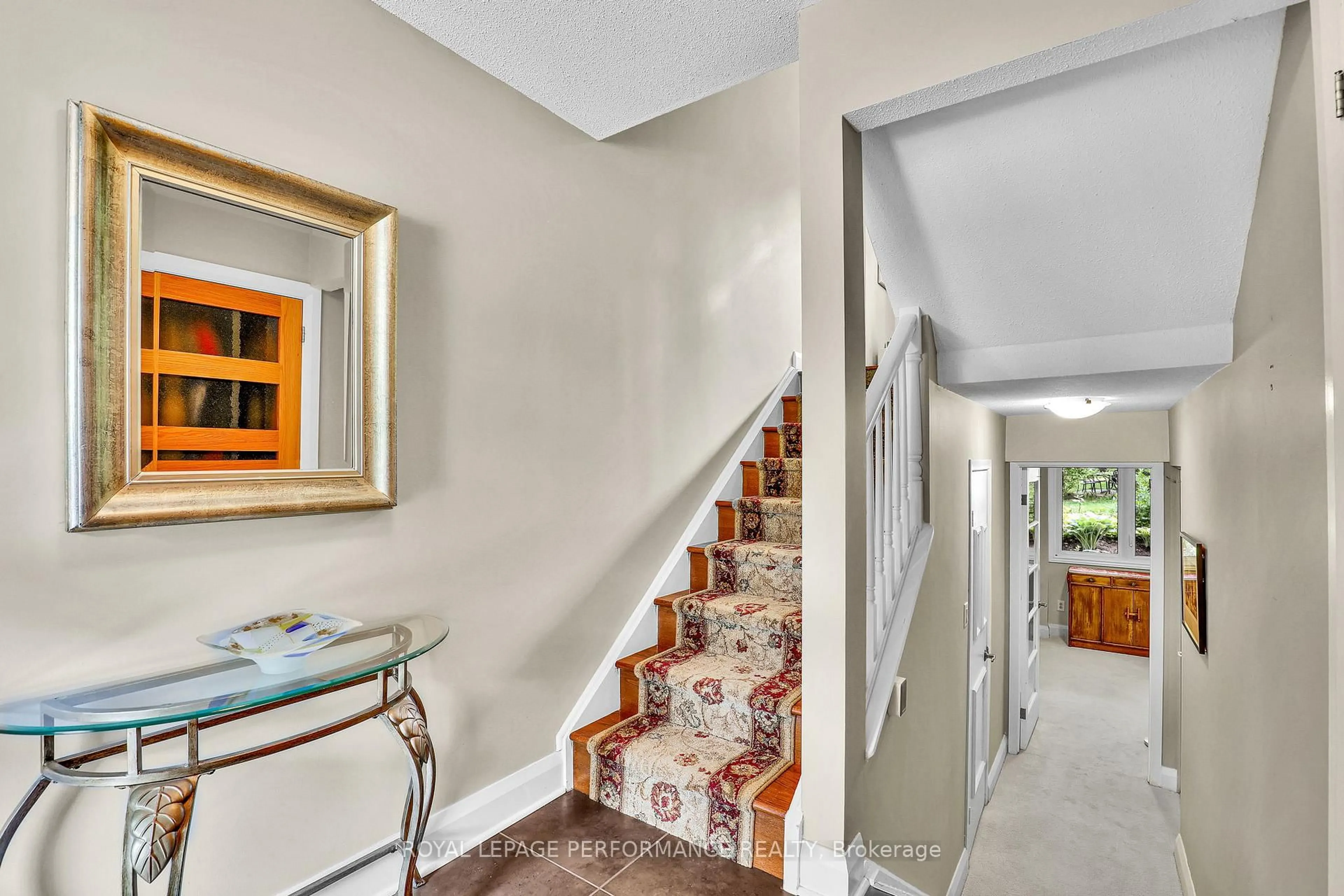 Indoor entryway for 655 Richmond Rd #49, Ottawa Ontario K2A 3Y3