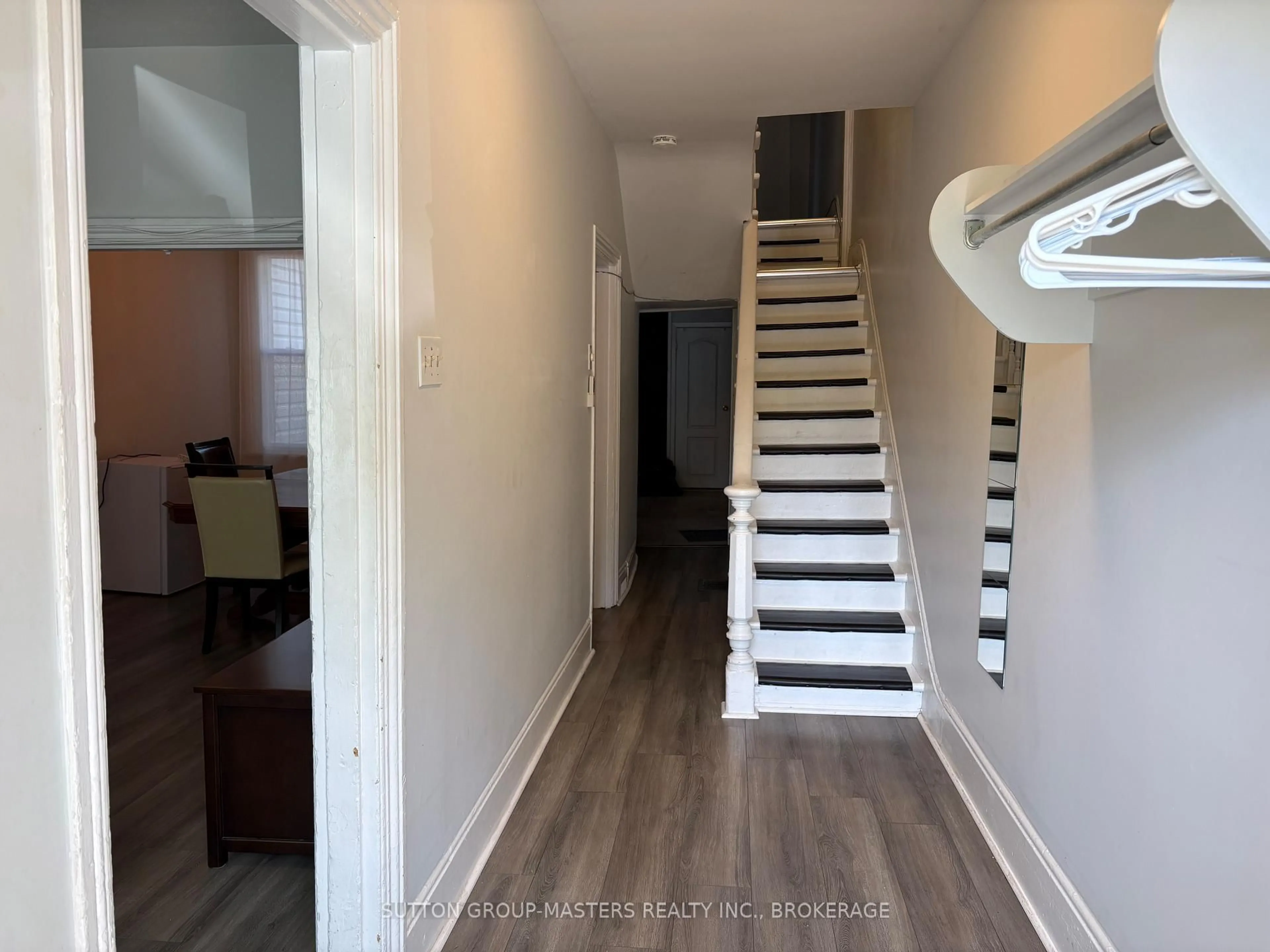 Indoor entryway for 378 Barrie St, Kingston Ontario K7K 3T4
