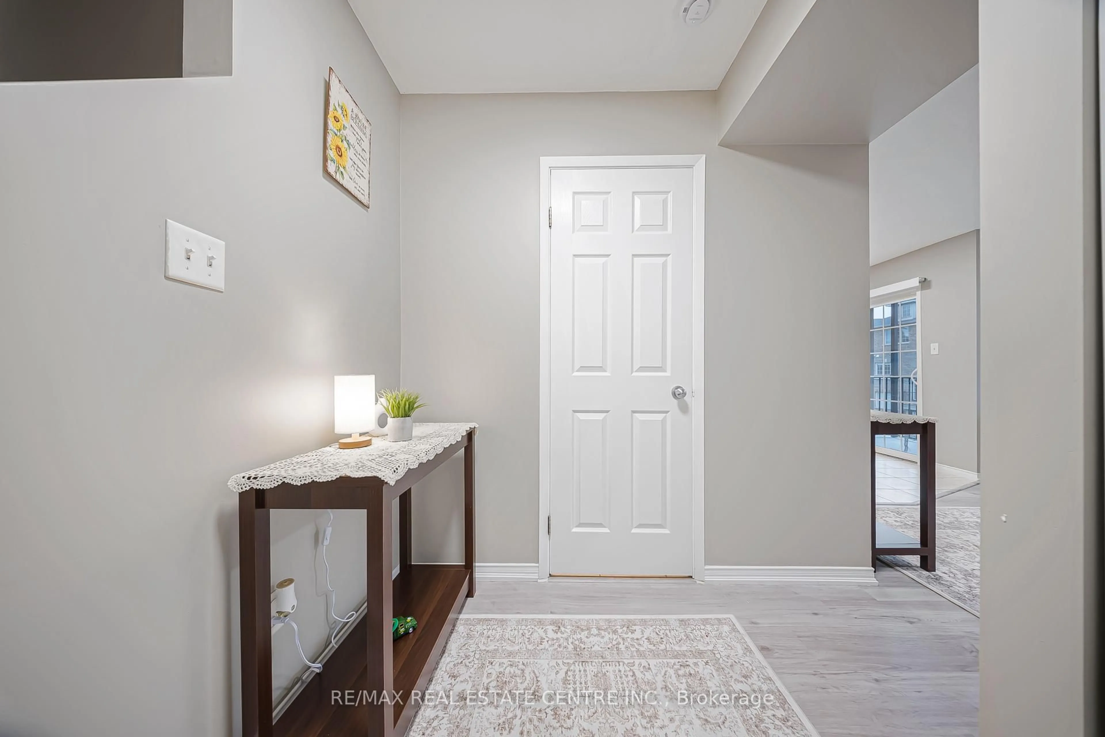Indoor entryway for 12 Holborn Dr #37, Waterloo Ontario N2A 0A4