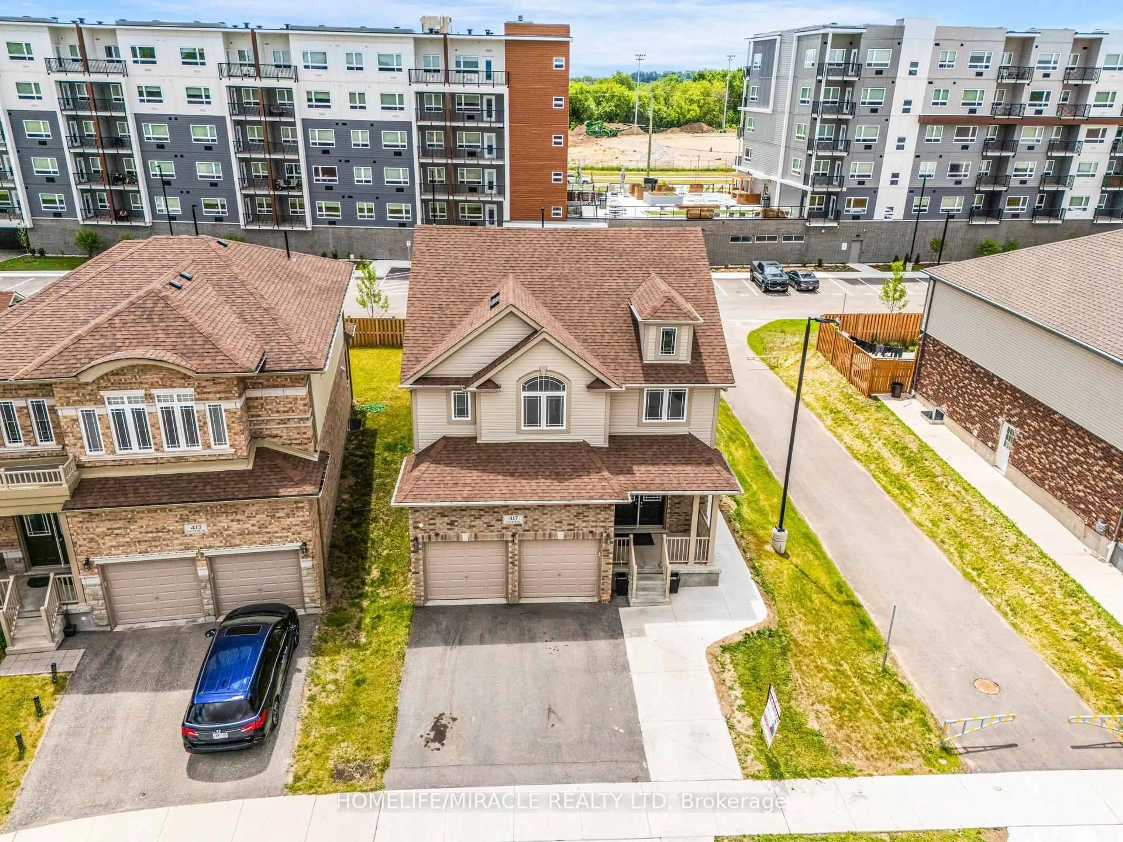 A pic from outside/outdoor area/front of a property/back of a property/a pic from drone, street for 417 RIVERTRAIL Ave, Kitchener Ontario N2A 0K2