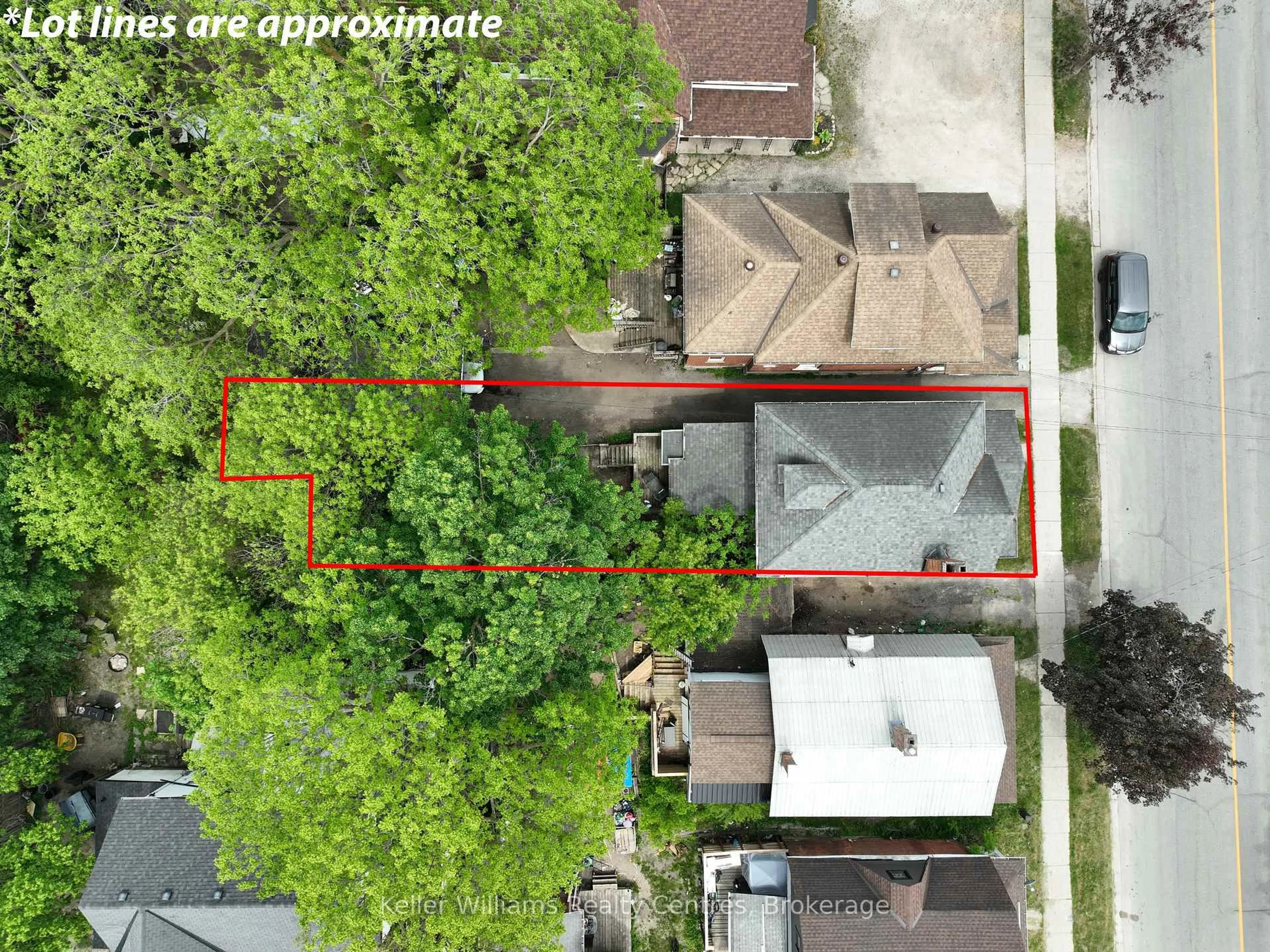 A pic from outside/outdoor area/front of a property/back of a property/a pic from drone, street for 1318 3rd Ave, Owen Sound Ontario N4K 2L7