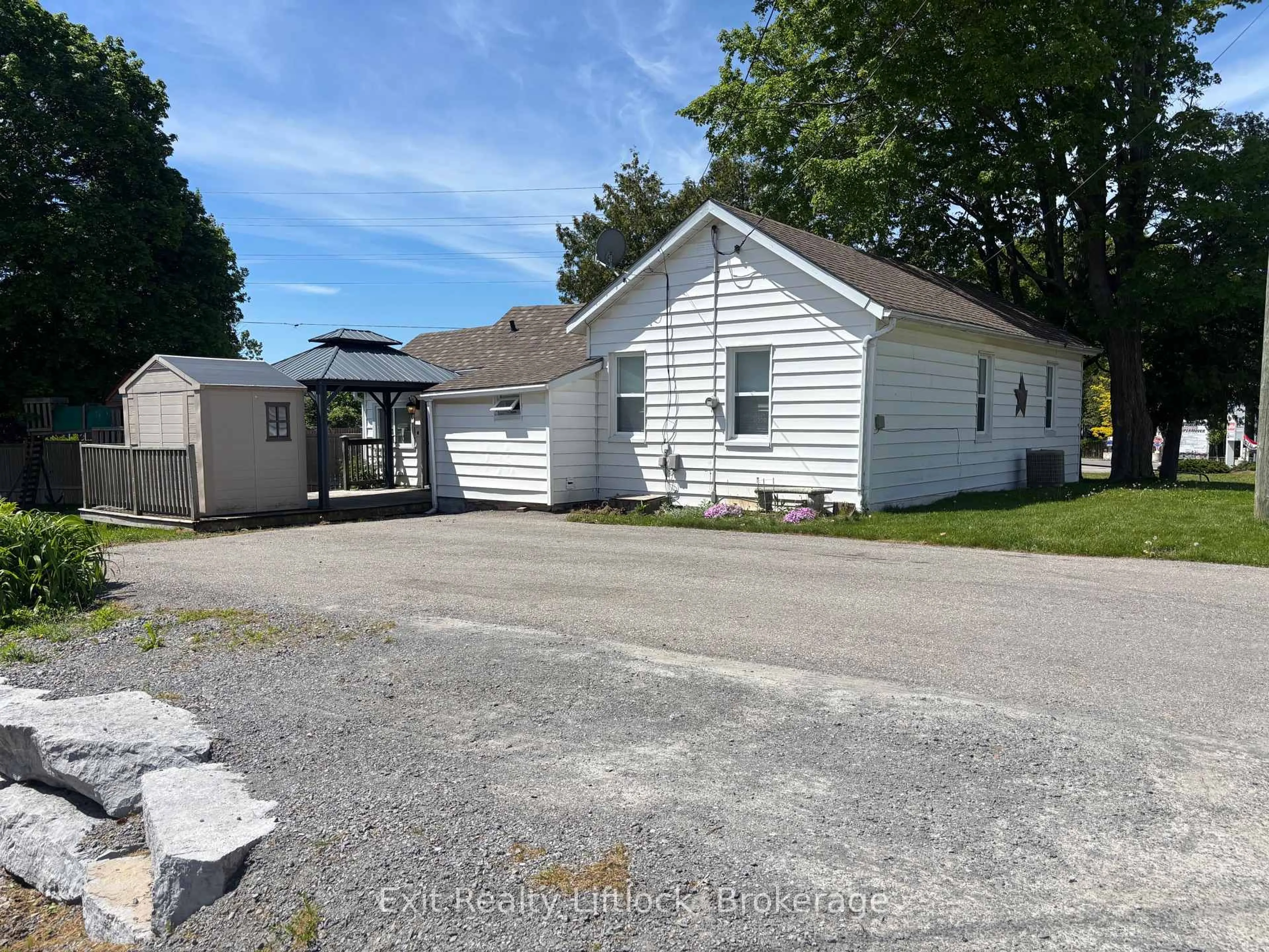 A pic from outside/outdoor area/front of a property/back of a property/a pic from drone, street for 43 Toronto Rd, Port Hope Ontario L1A 3R6