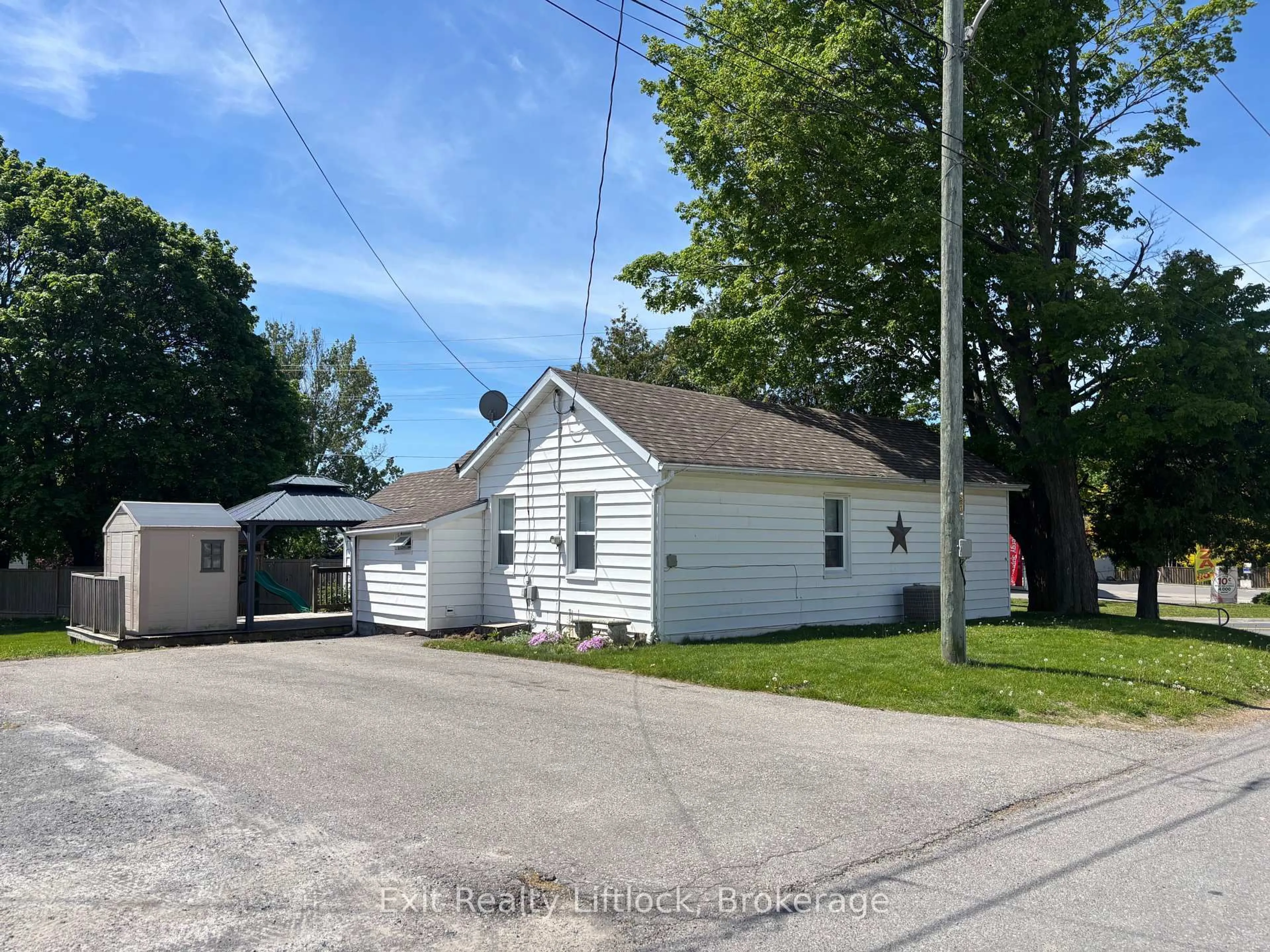 A pic from outside/outdoor area/front of a property/back of a property/a pic from drone, street for 43 Toronto Rd, Port Hope Ontario L1A 3R6