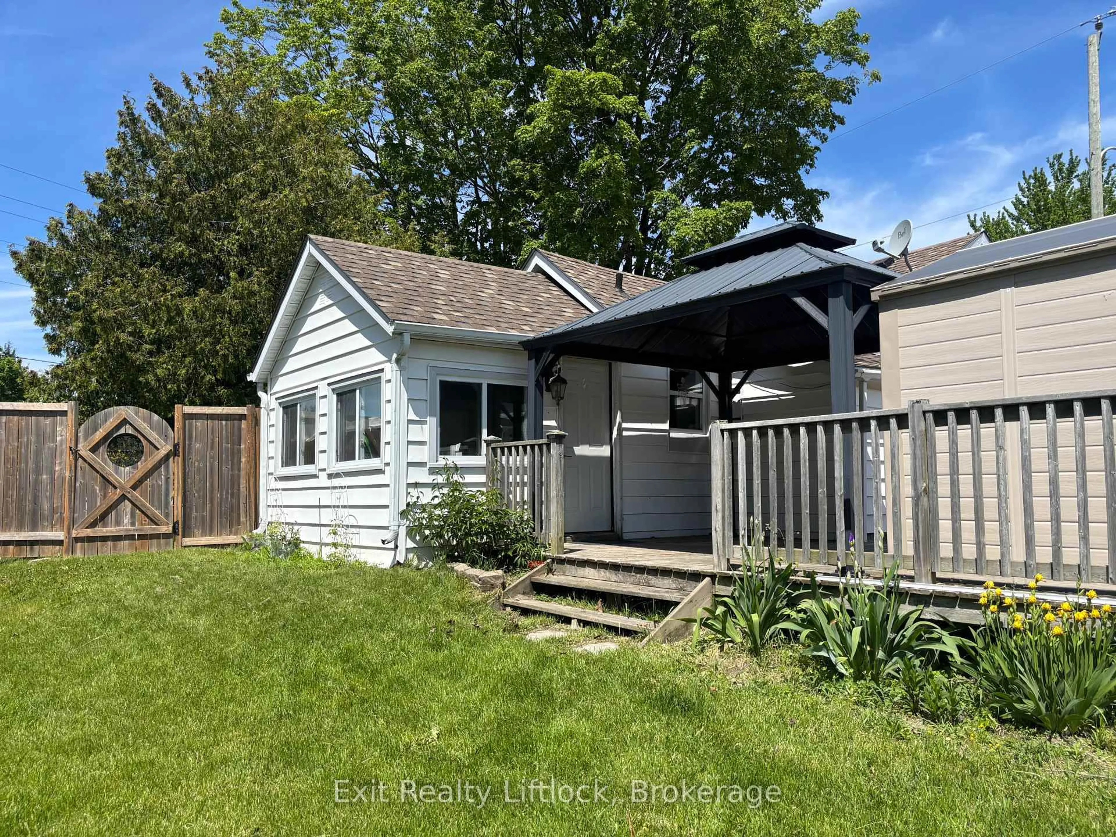 A pic from outside/outdoor area/front of a property/back of a property/a pic from drone, street for 43 Toronto Rd, Port Hope Ontario L1A 3R6