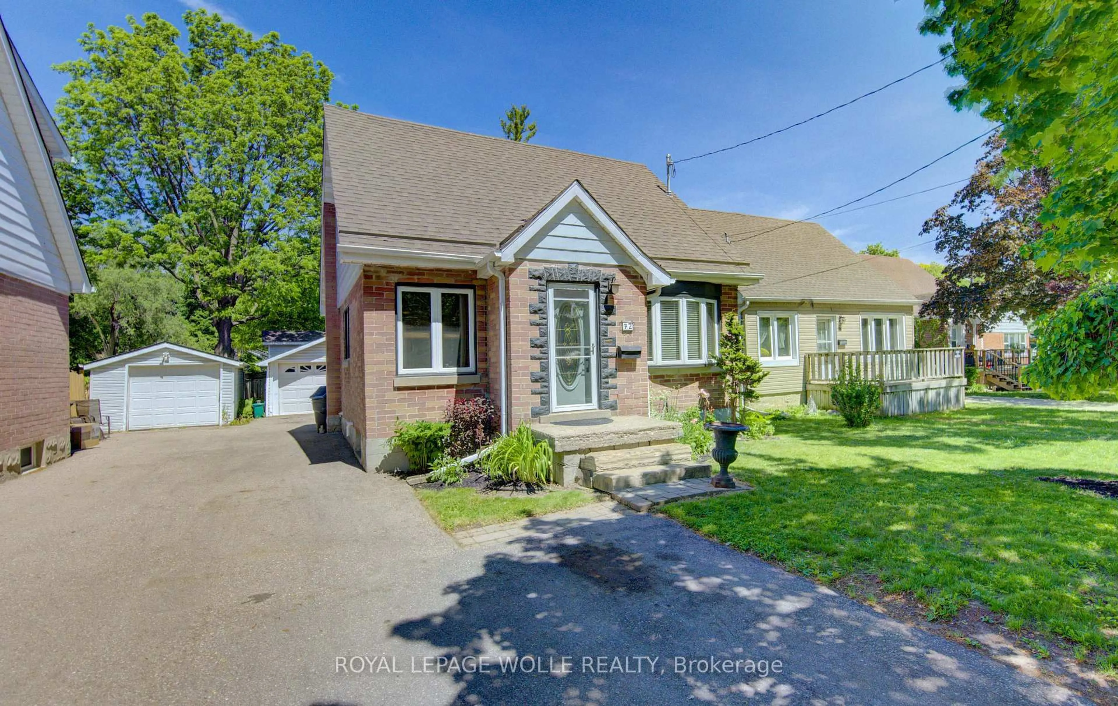 A pic from outside/outdoor area/front of a property/back of a property/a pic from drone, street for 72 Pleasant Ave, Kitchener Ontario N2M 4A4