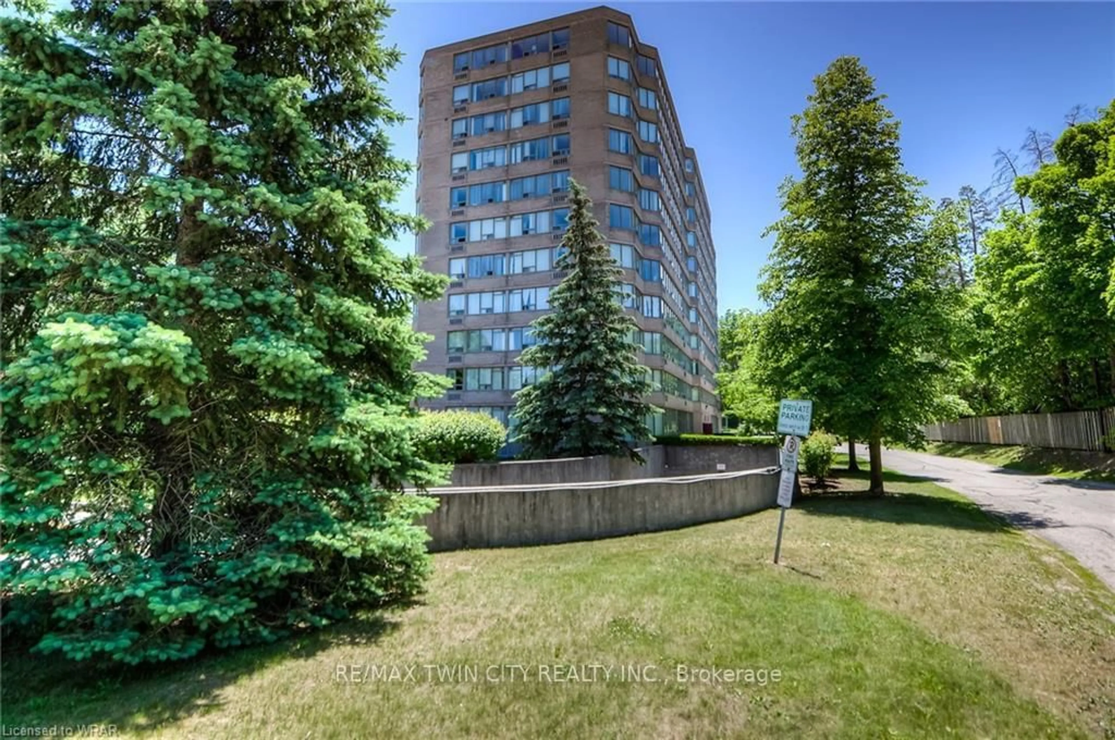 Patio, building for 3227 King St #503, Kitchener Ontario N2A 3Z9