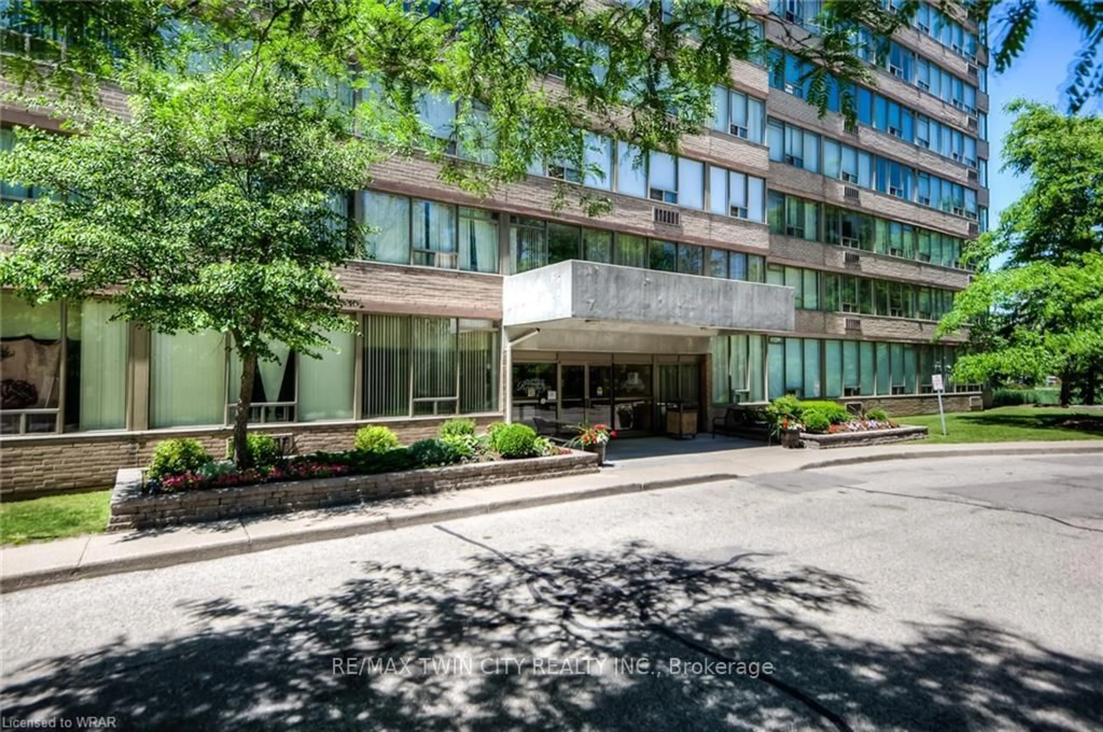 Indoor foyer for 3227 King St #503, Kitchener Ontario N2A 3Z9