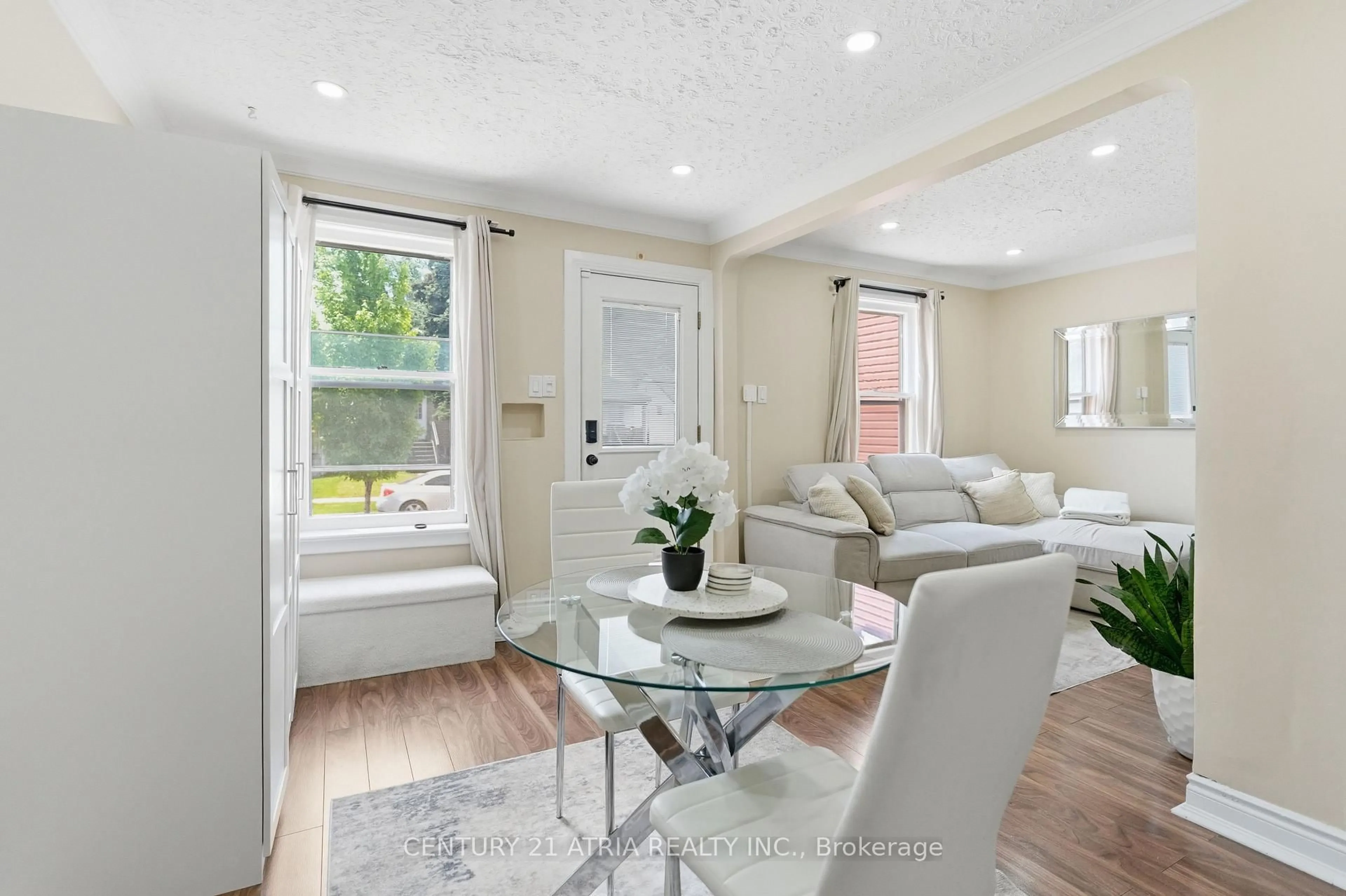 Living room with furniture, unknown for 141 Mcanulty Blvd, Hamilton Ontario L8H 3H6