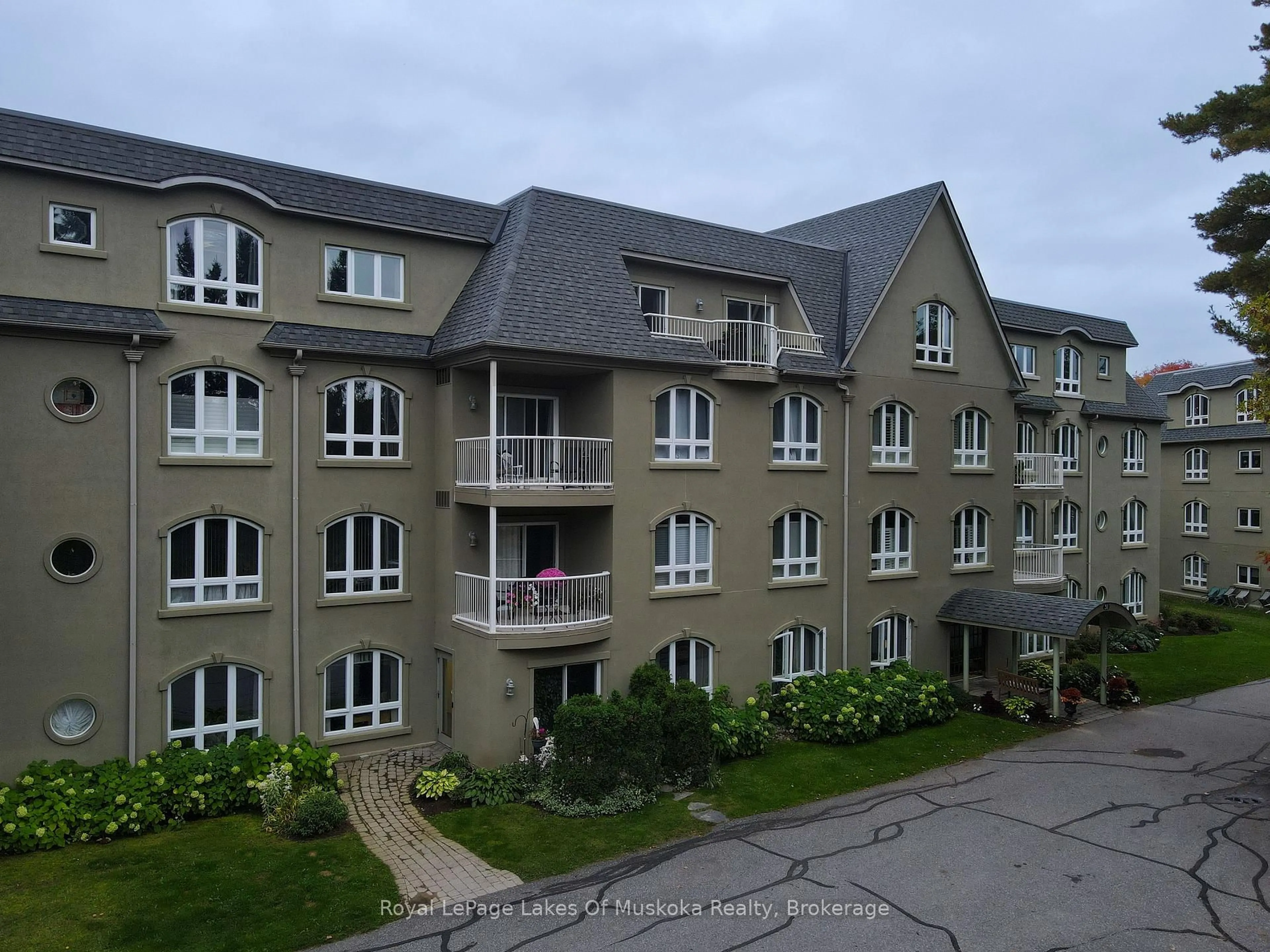 A pic from outside/outdoor area/front of a property/back of a property/a pic from drone, building for 31 Dairy Lane #106, Huntsville Ontario P1H 2L7