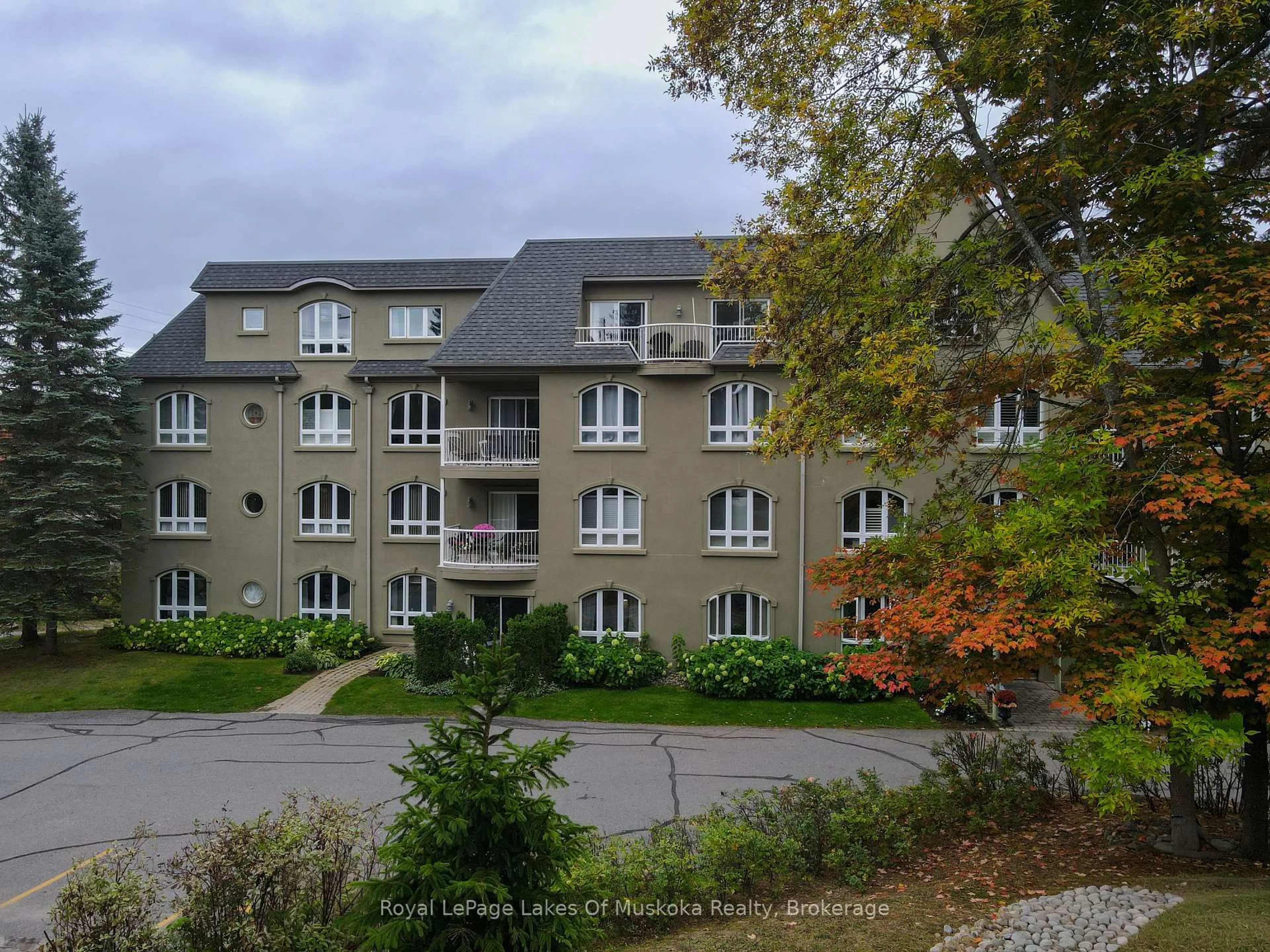 A pic from outside/outdoor area/front of a property/back of a property/a pic from drone, unknown for 31 Dairy Lane #106, Huntsville Ontario P1H 2L7