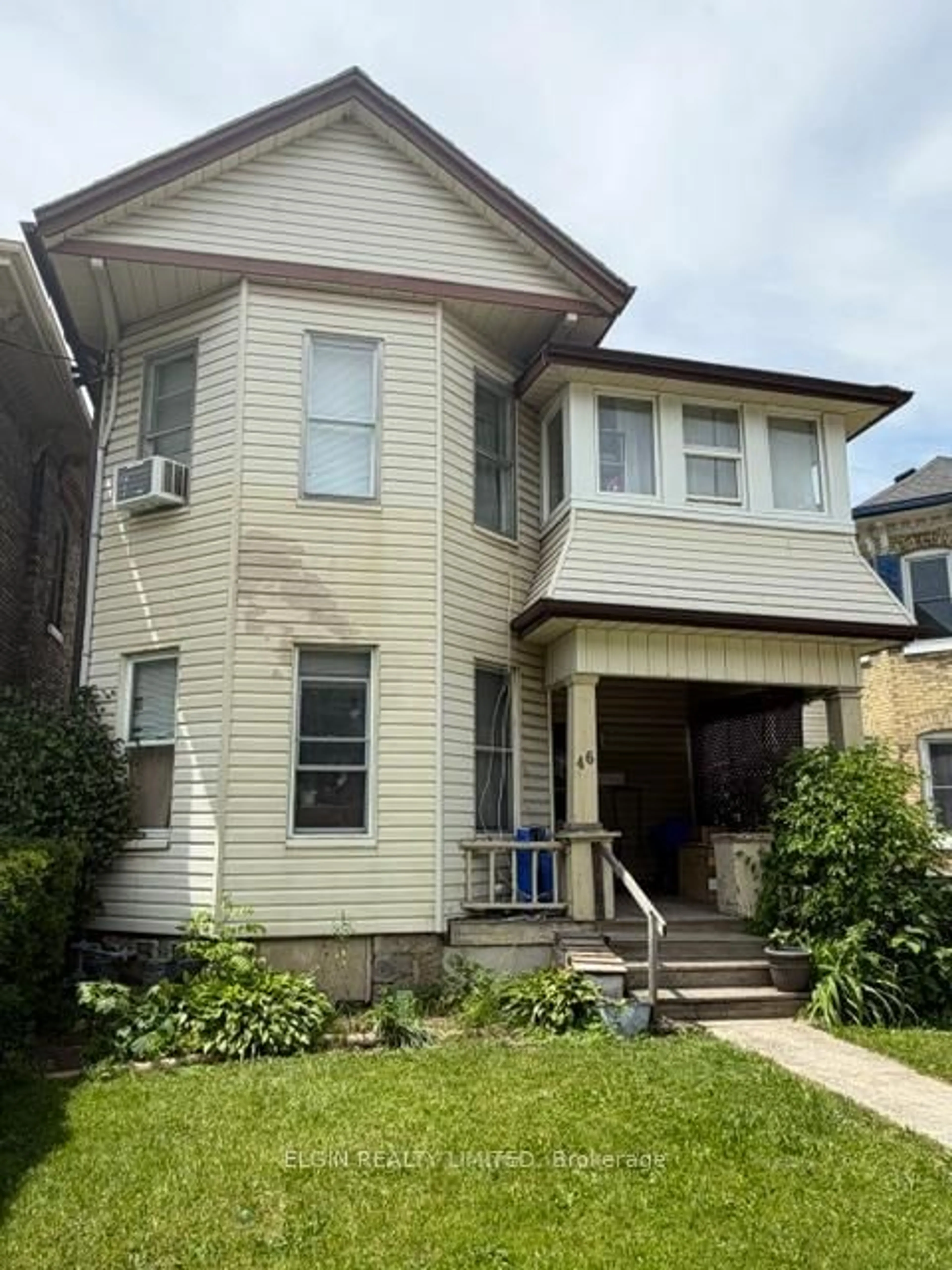 Home with vinyl exterior material, street for 46 Elgin St, St. Thomas Ontario N5R 3M1