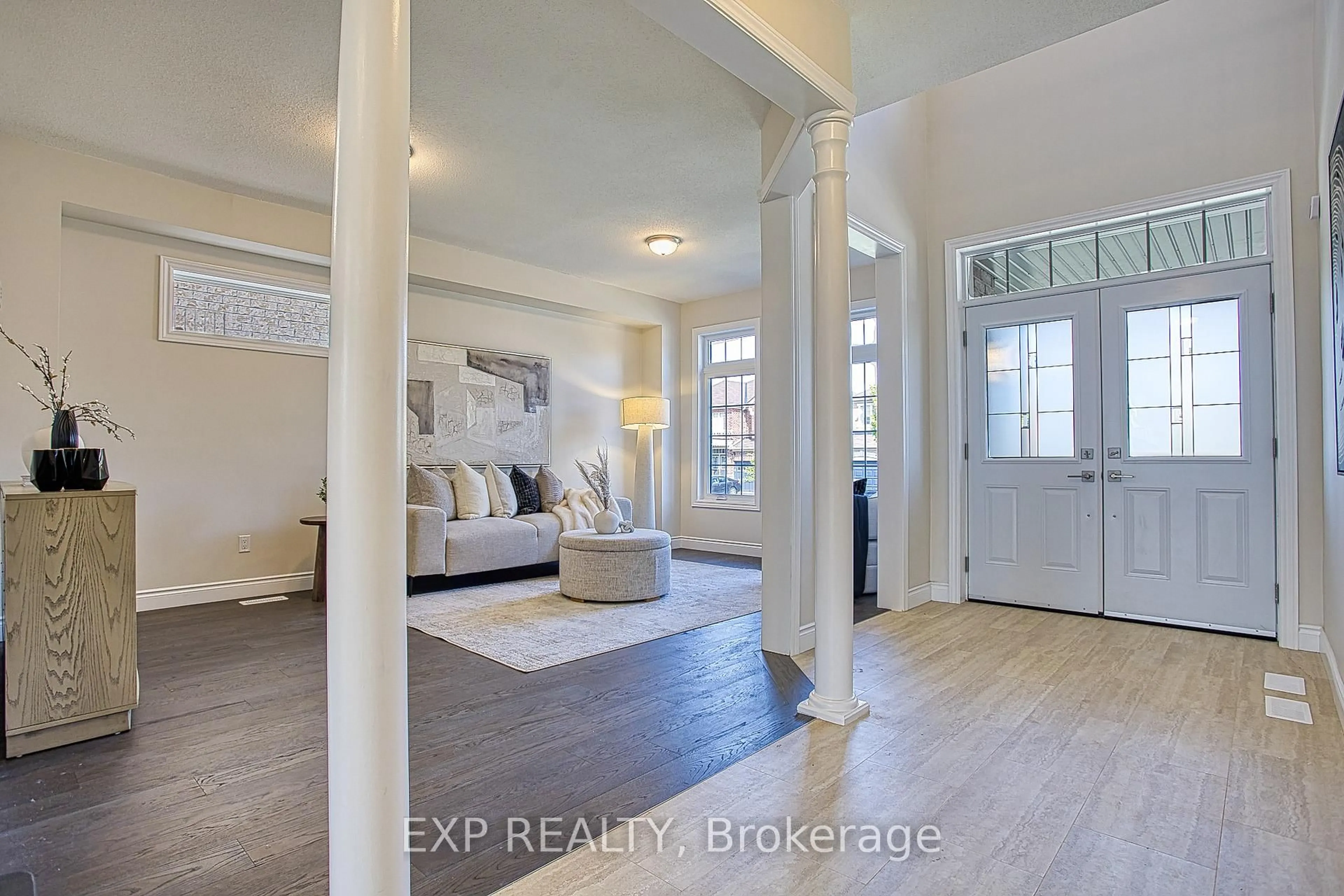 Indoor entryway for 156 McKnight Ave, Hamilton Ontario L8B 0T7