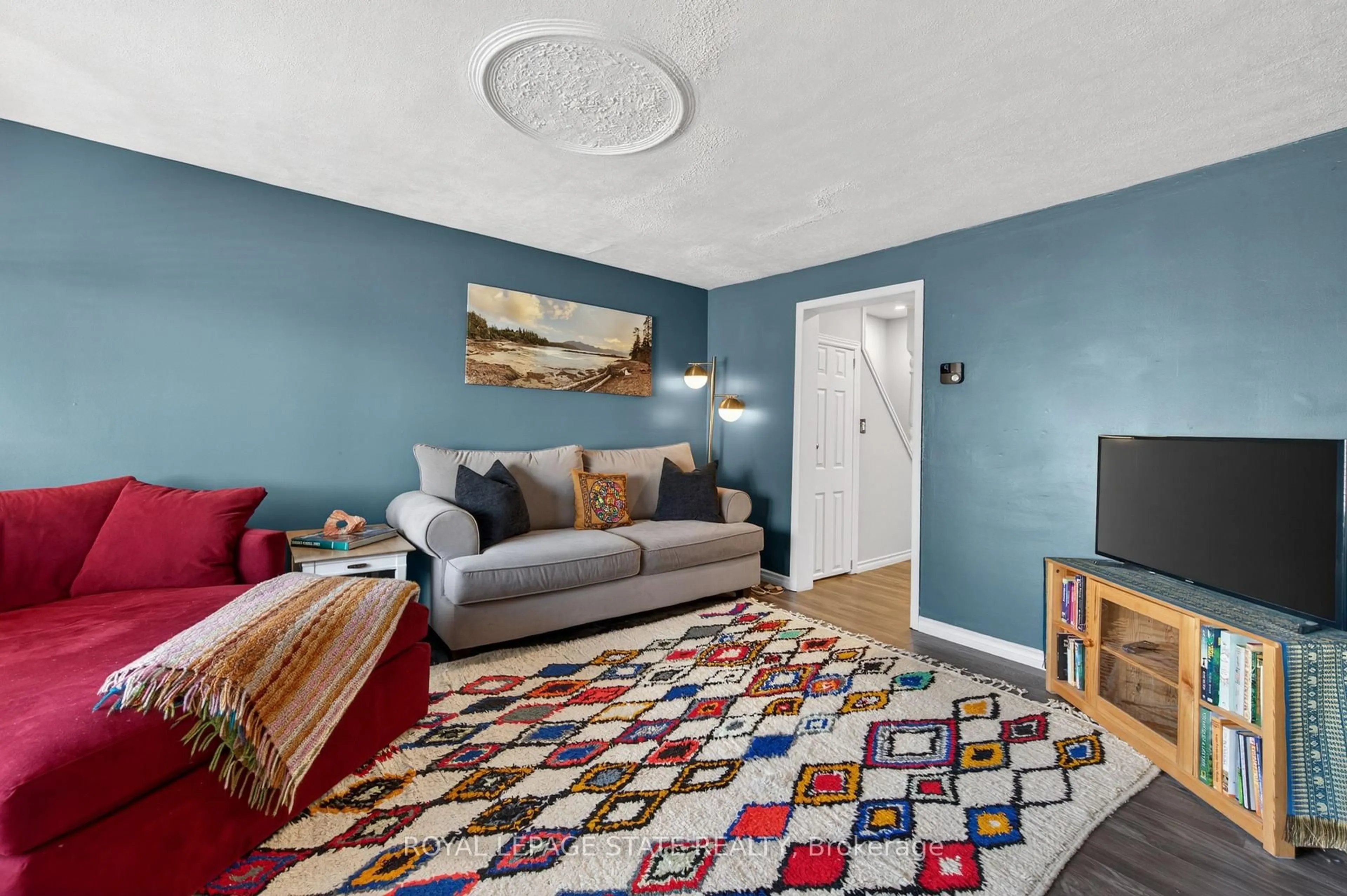 Living room with furniture, carpet floor for 30 Cambridge Ave, Hamilton Ontario L8H 1T5