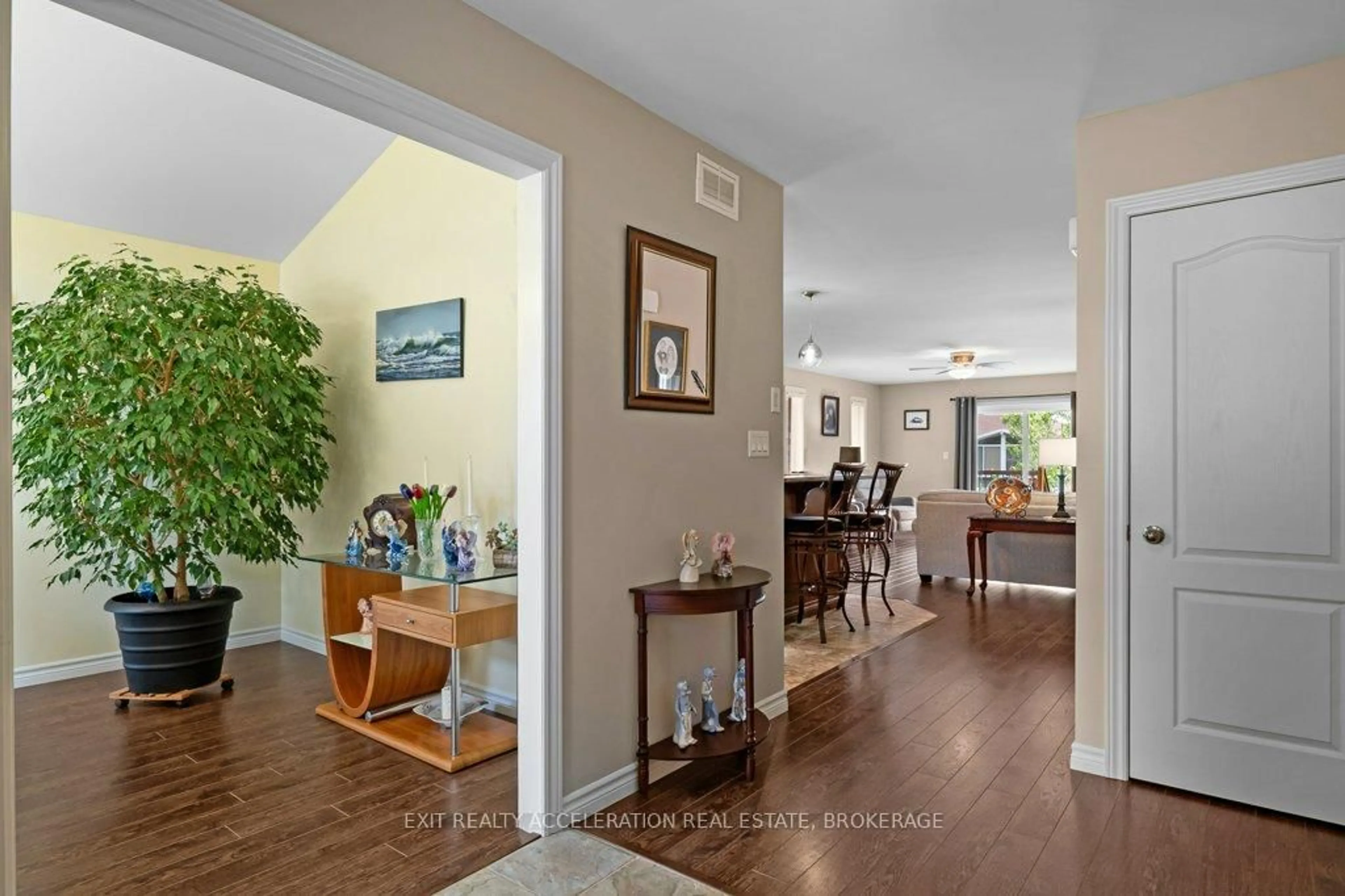 Indoor entryway for 41 Ashwood Cres, Greater Napanee Ontario K7R 0B1