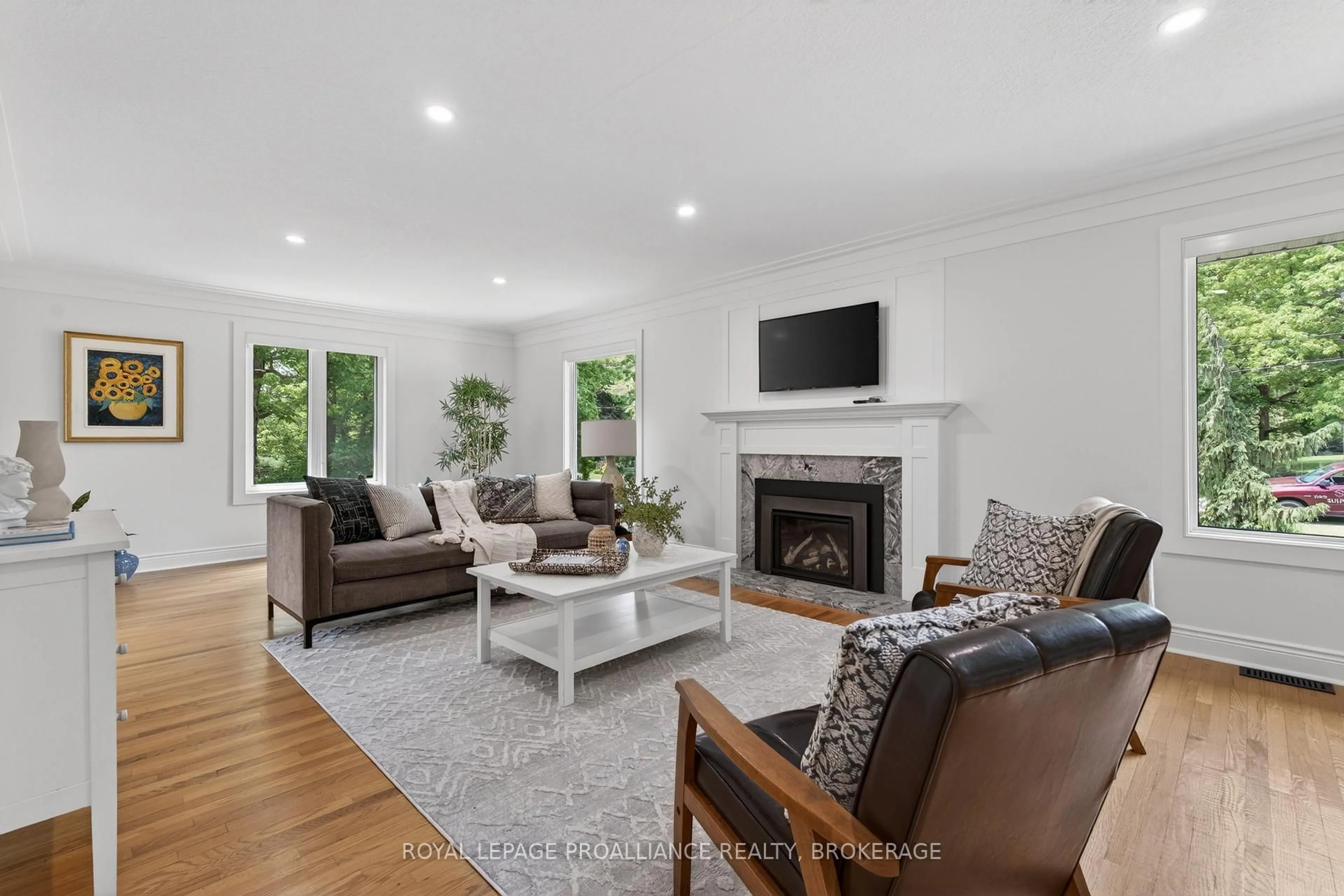 Living room with furniture, unknown for 16 King Pitt Rd, Kingston Ontario K7L 4V1