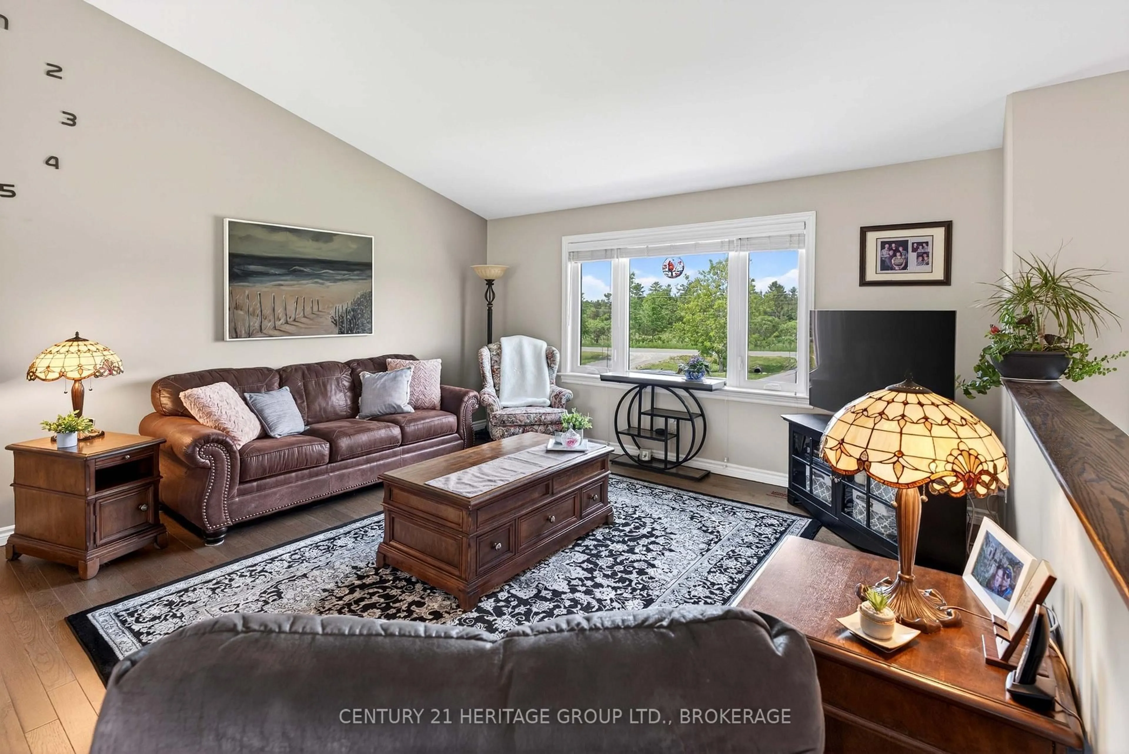 Living room with furniture, unknown for 4786 North Shore Cres, Perth Road Ontario K0H 2L0