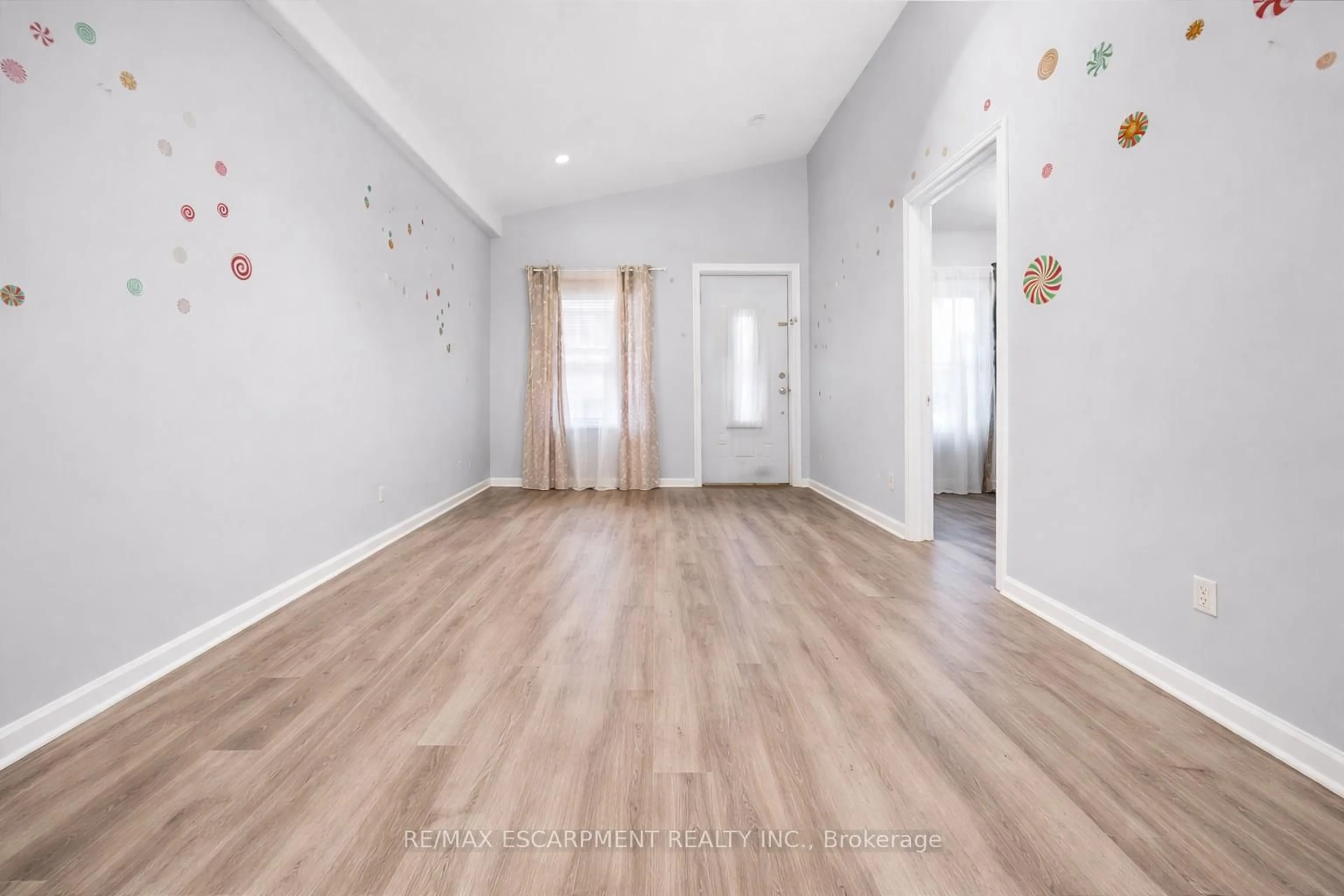 A pic of a room for 106 Lottridge St, Hamilton Ontario L8L 6T9