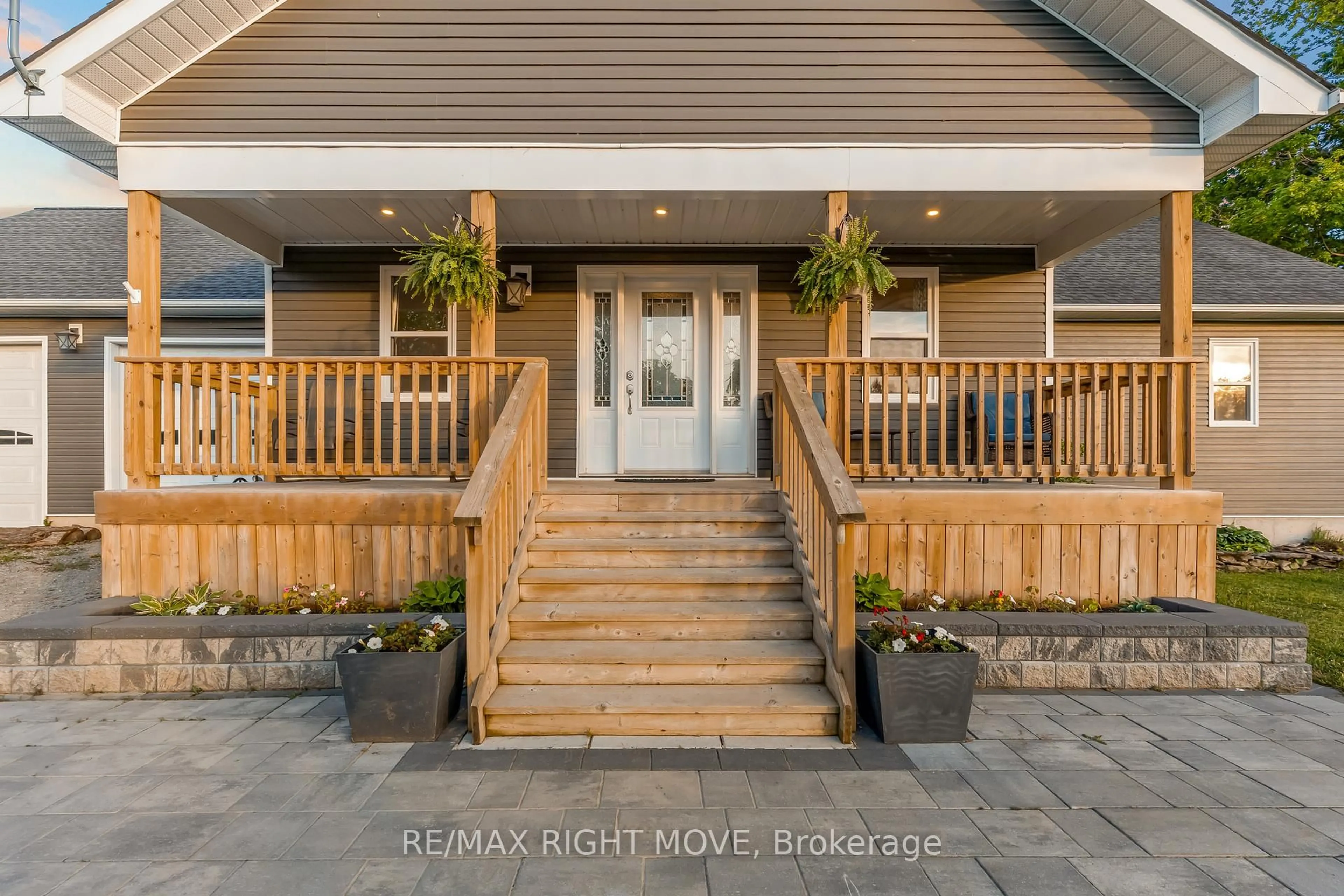 Indoor entryway for 9 Hummingbird Lane, Kawartha Lakes Ontario K0M 2B0