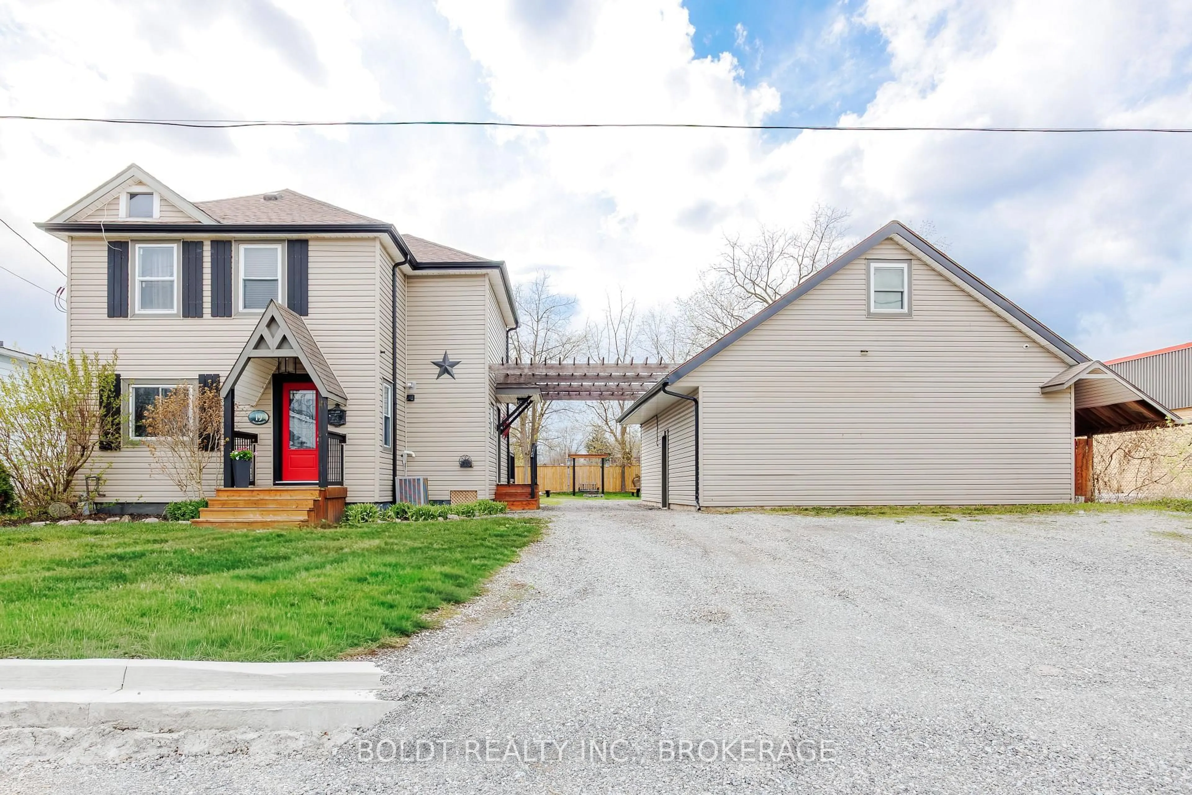 A pic from outside/outdoor area/front of a property/back of a property/a pic from drone, street for 19 Patricia Ave, Welland Ontario L3C 1E7
