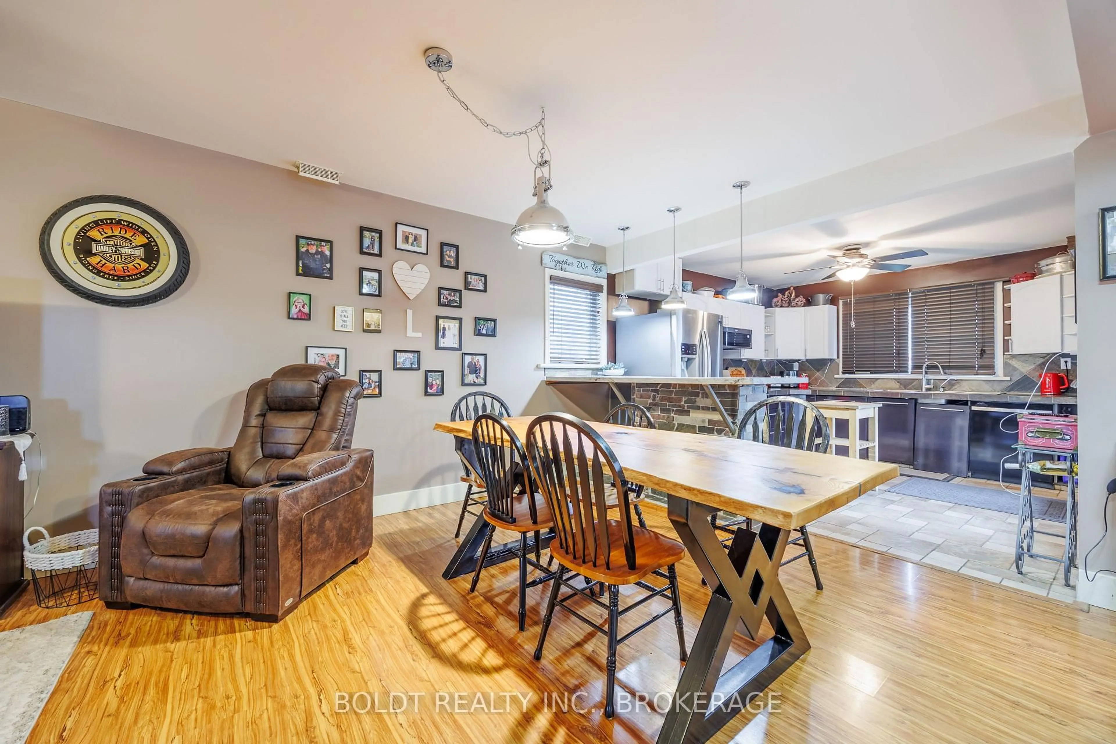 Open concept kitchen, wood/laminate floor for 19 Patricia Ave, Welland Ontario L3C 1E7