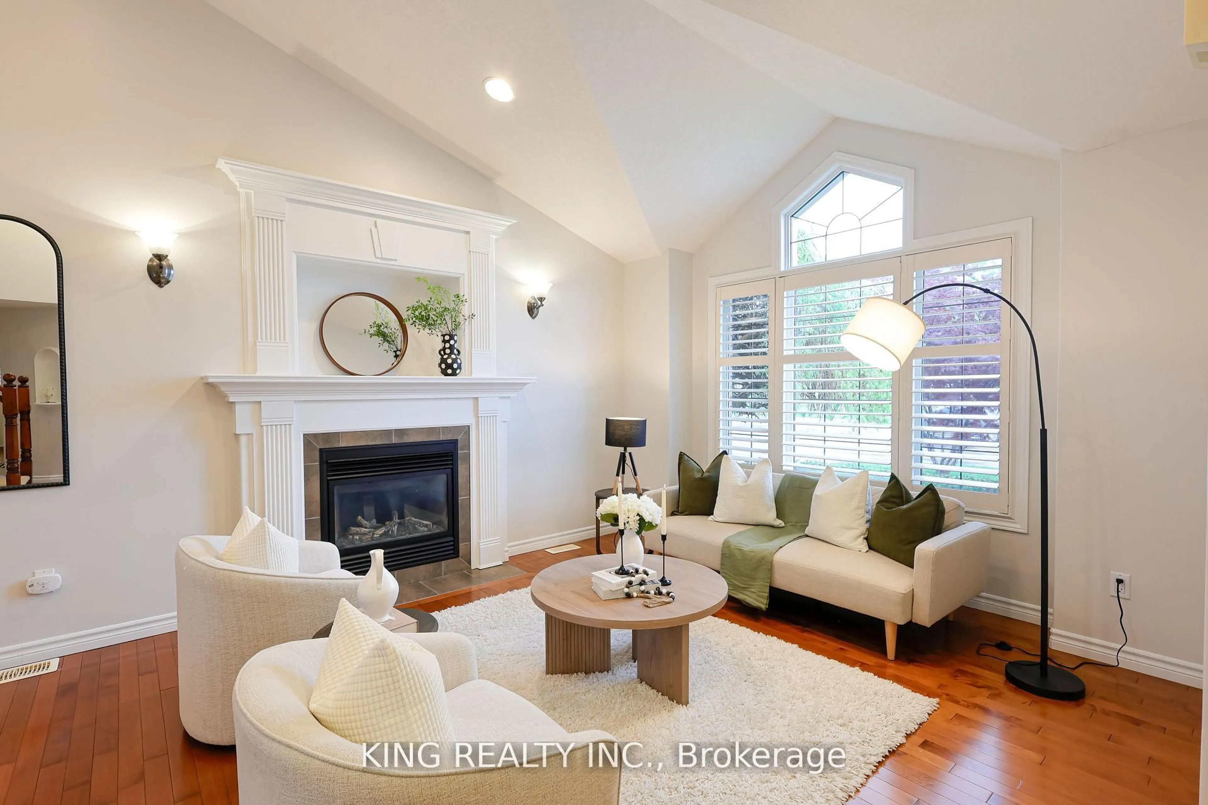 Living room with furniture, wood/laminate floor for 1223 CORONATION Dr, London North Ontario N6G 0B4