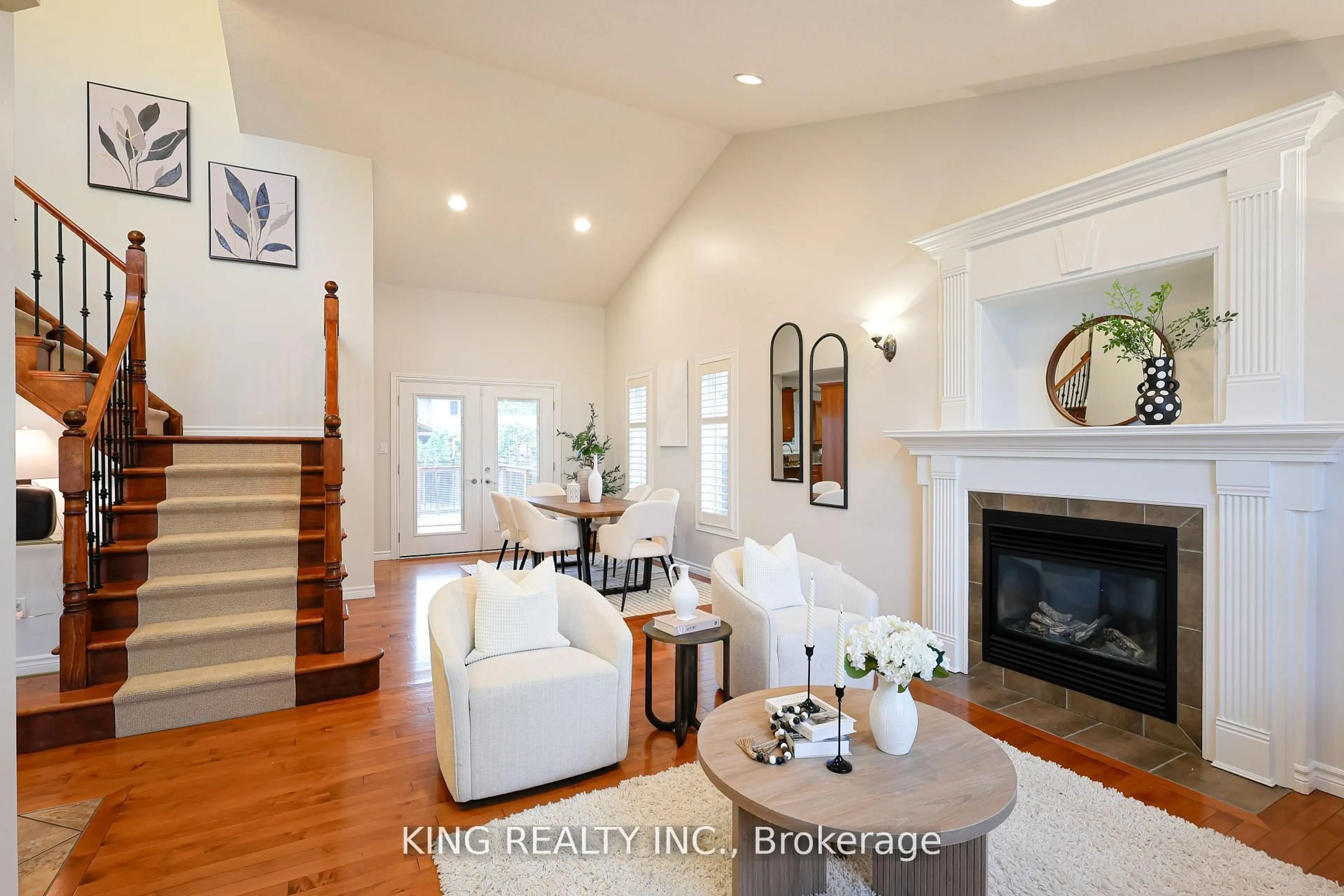 Living room with furniture, unknown for 1223 CORONATION Dr, London North Ontario N6G 0B4