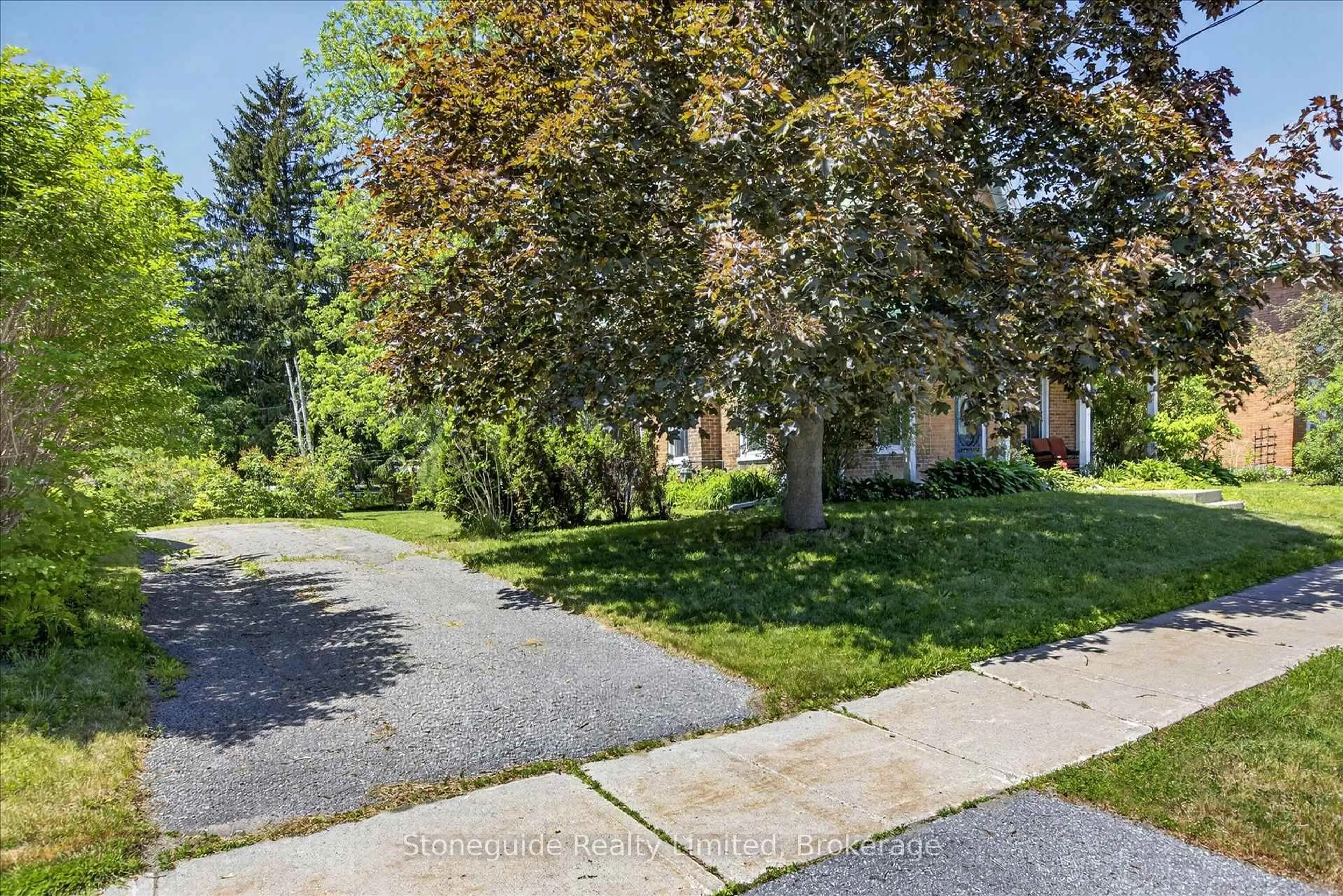 A pic from outside/outdoor area/front of a property/back of a property/a pic from drone, street for 160 Centre St, Trent Hills Ontario K0L 1L0