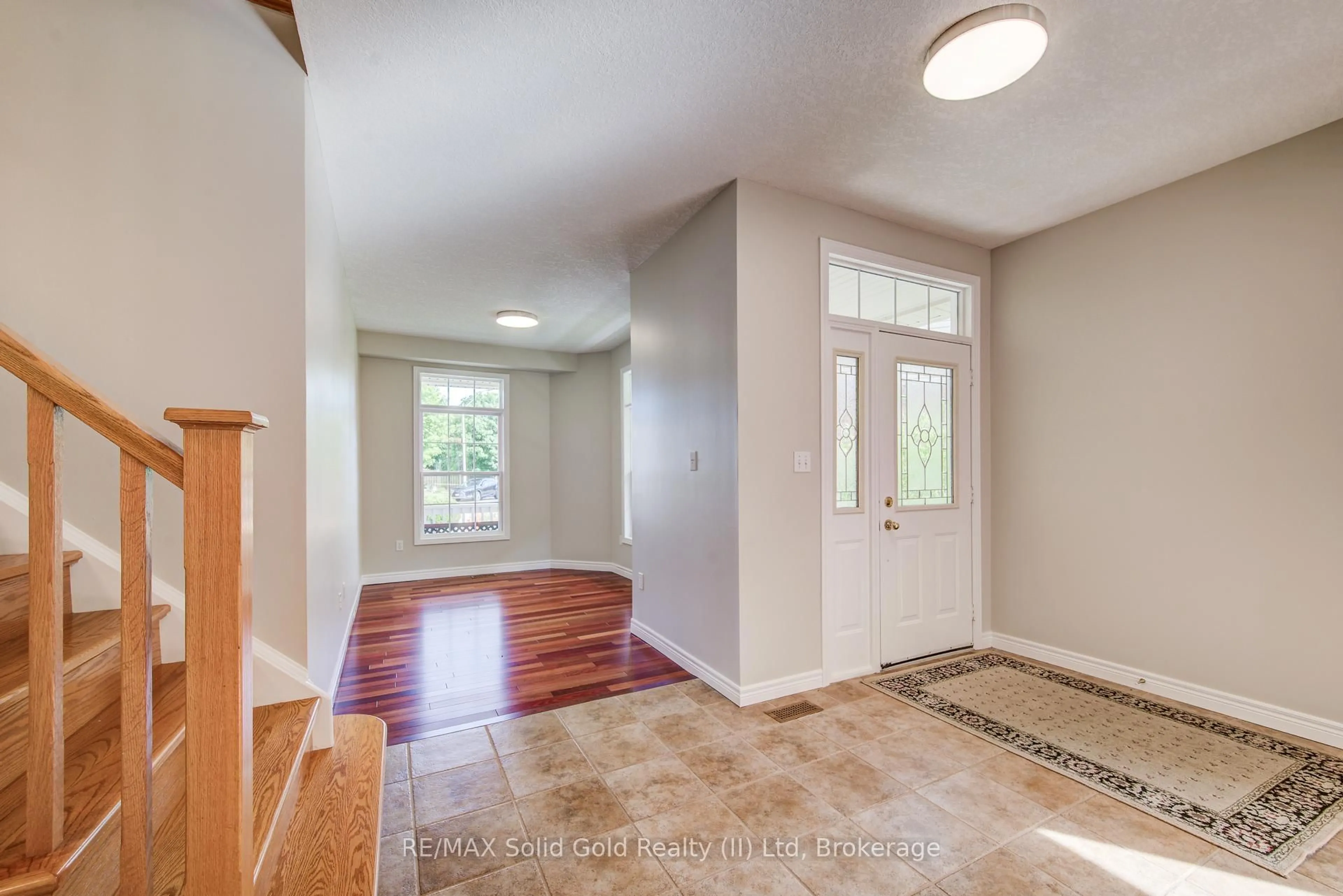 Indoor entryway for 712 Brookmill Pl, Waterloo Ontario N2V 2P1