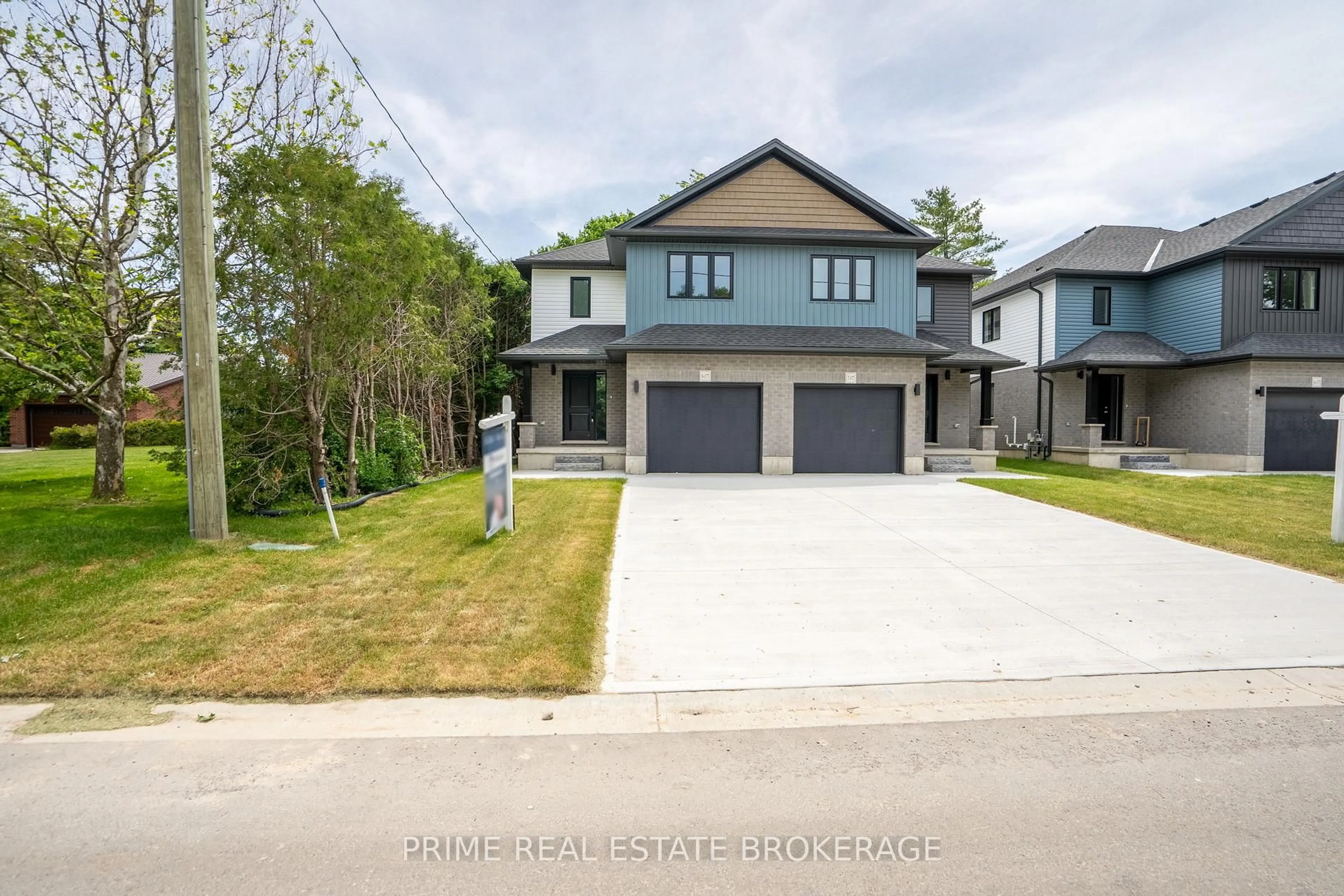 A pic from outside/outdoor area/front of a property/back of a property/a pic from drone, street for 177 Chestnut St #8, Lucan Biddulph Ontario N0M 2J0