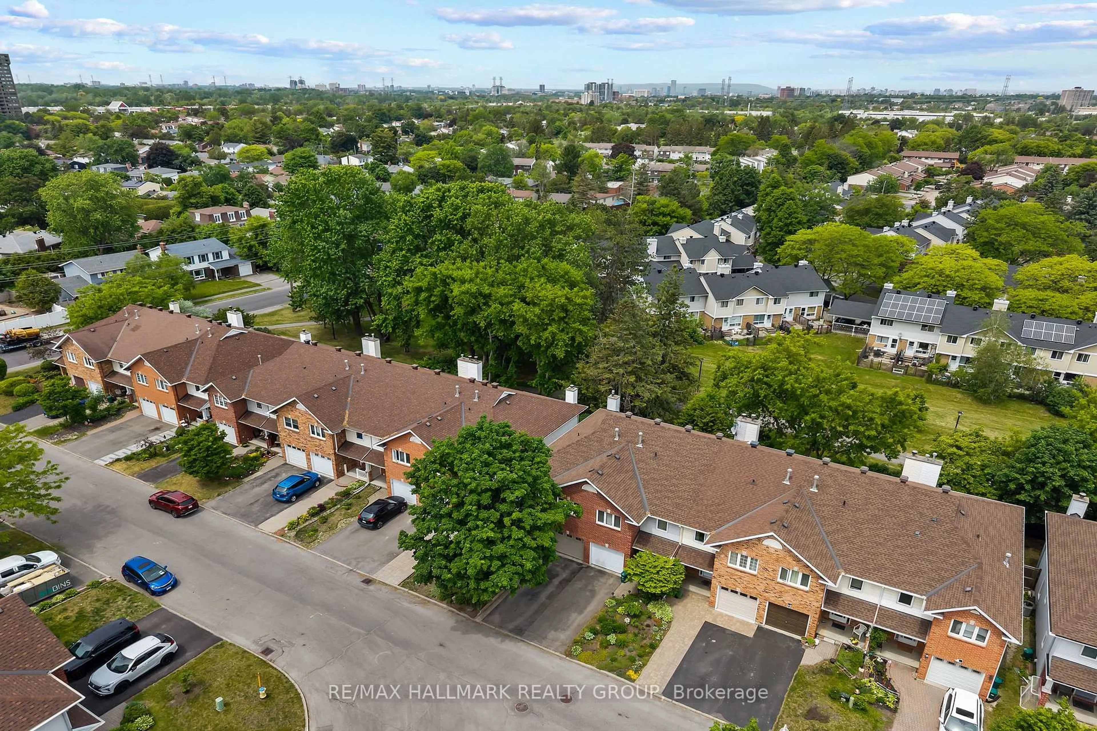 A pic from outside/outdoor area/front of a property/back of a property/a pic from drone, street for 20 Royal Oak Crt, Ottawa Ontario K1T 3N9