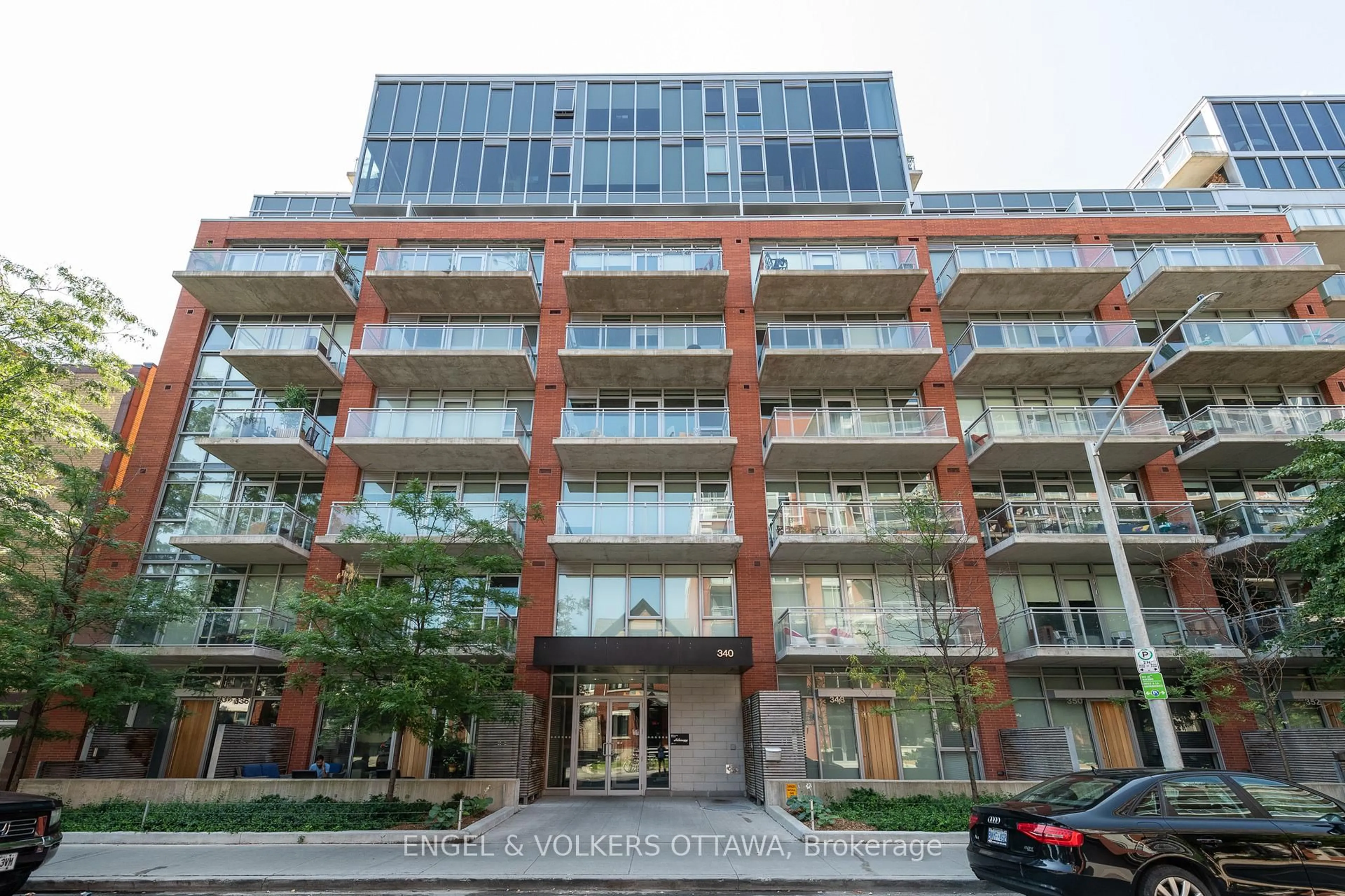 Indoor foyer for 340 Mcleod St #533, Ottawa Ontario K2P 1A4