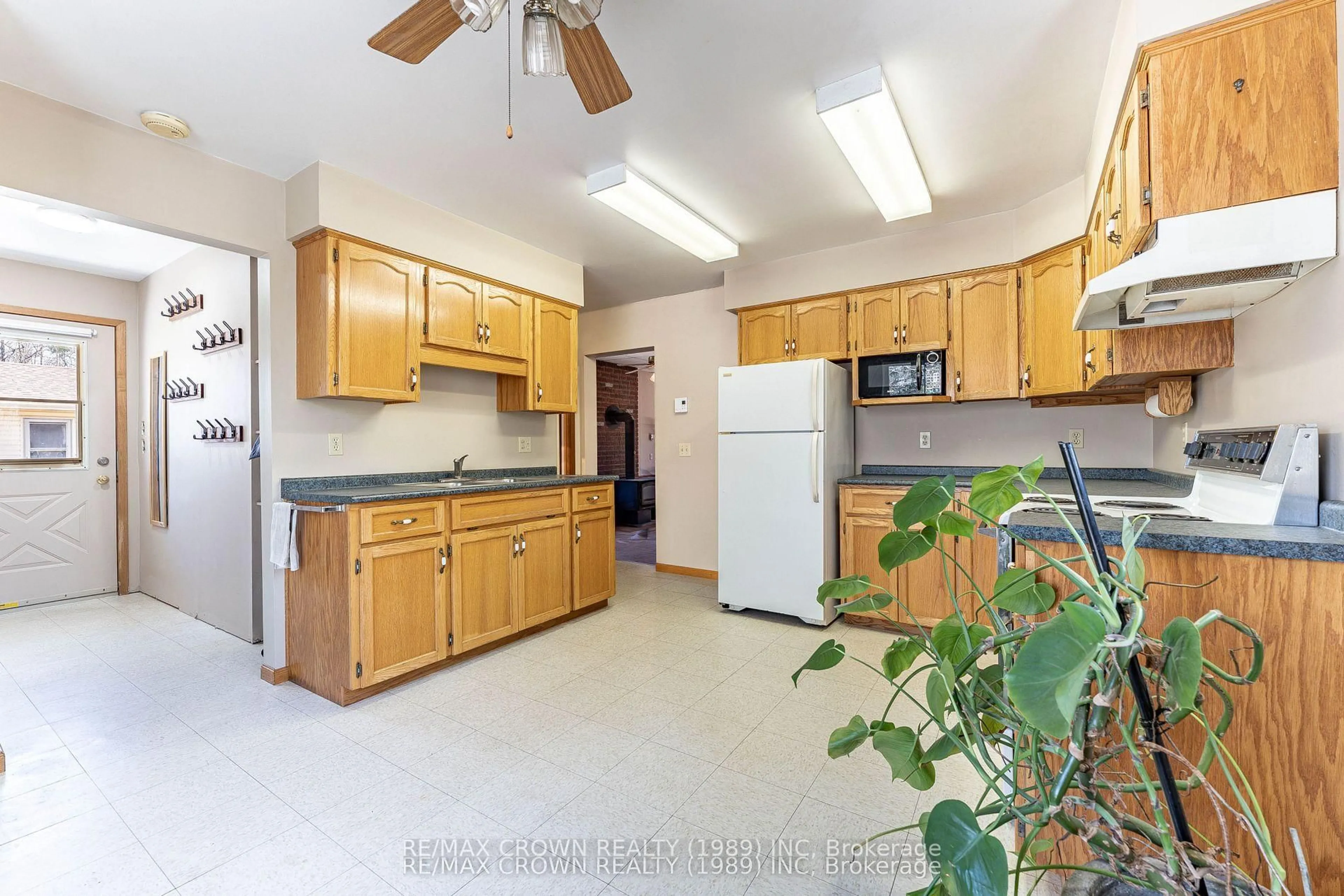 Standard kitchen, unknown for 36 Jones Rd, Nipissing Ontario P0H 1H0