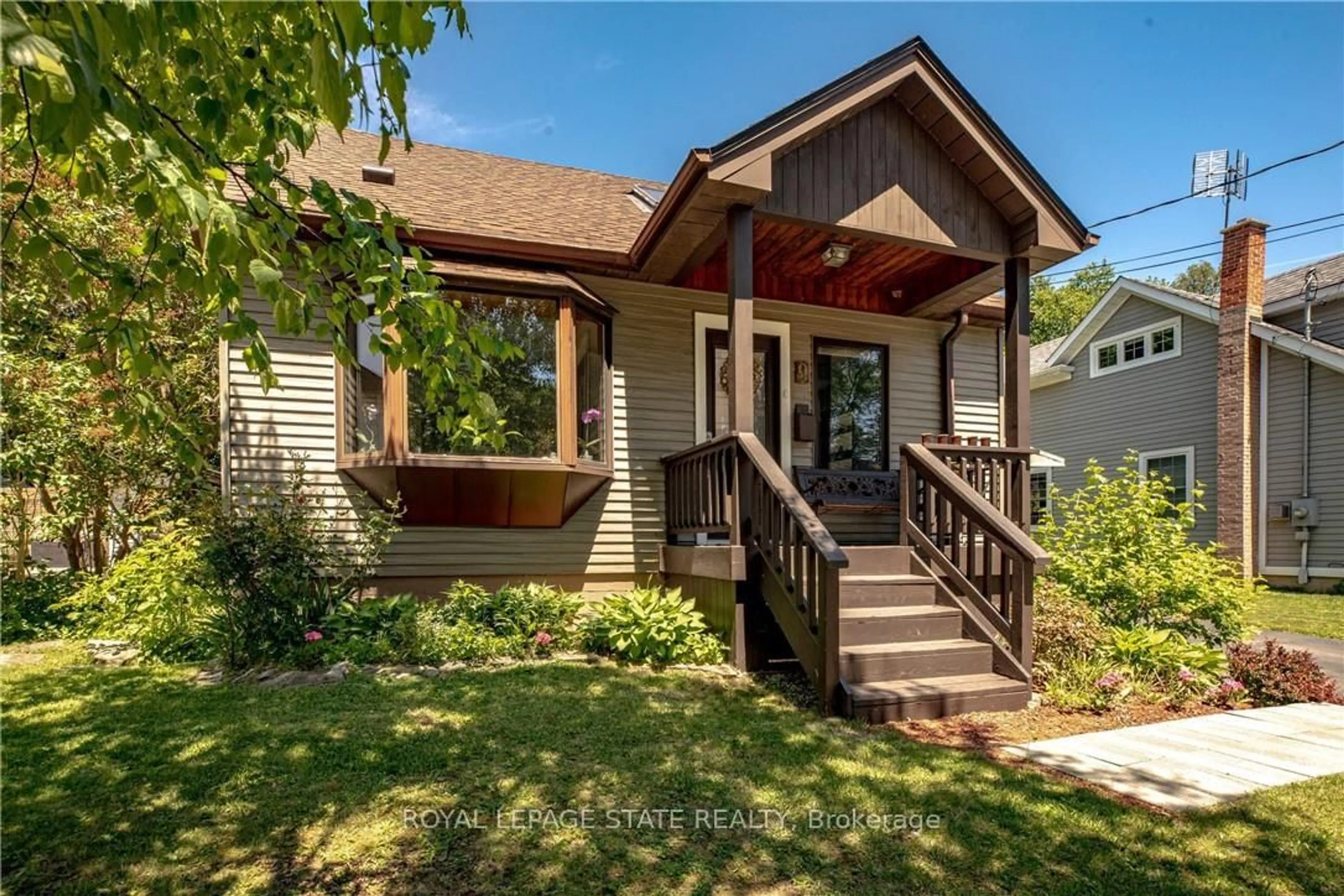 Home with vinyl exterior material, street for 9 Morton Ave, Hamilton Ontario L9H 2P4