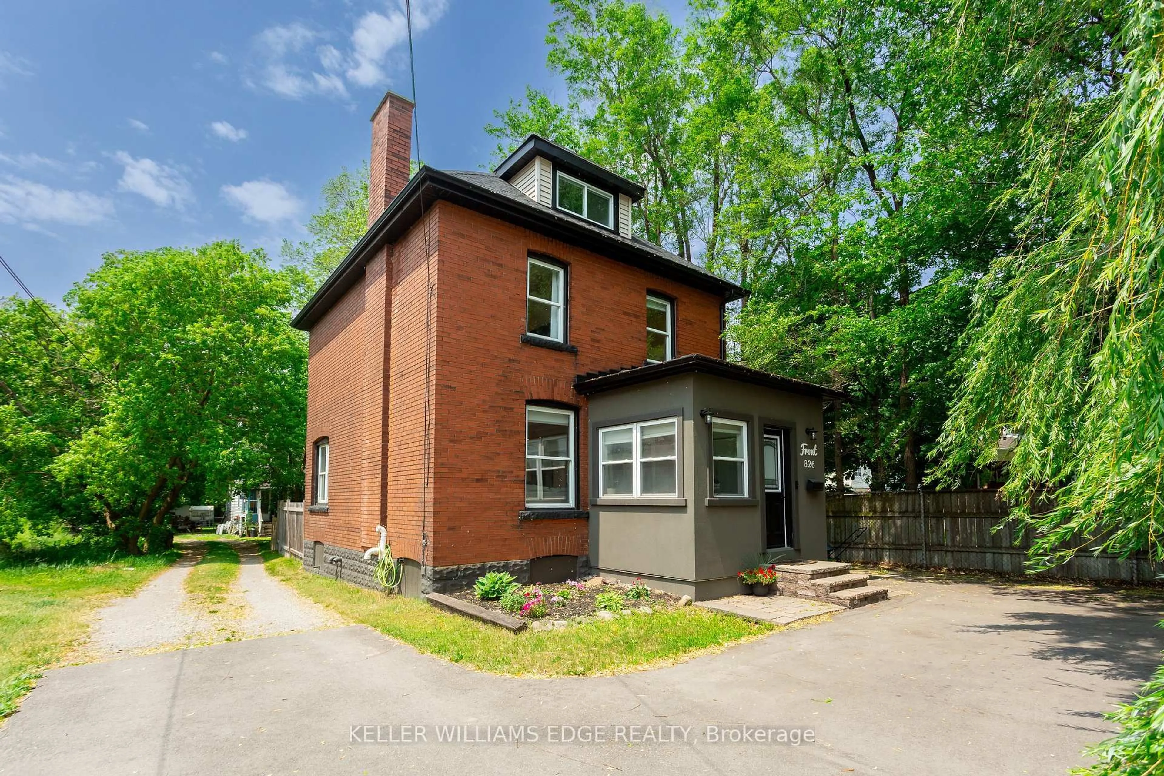 Home with brick exterior material, street for 826 Beach Blvd, Hamilton Ontario L8H 6Z4