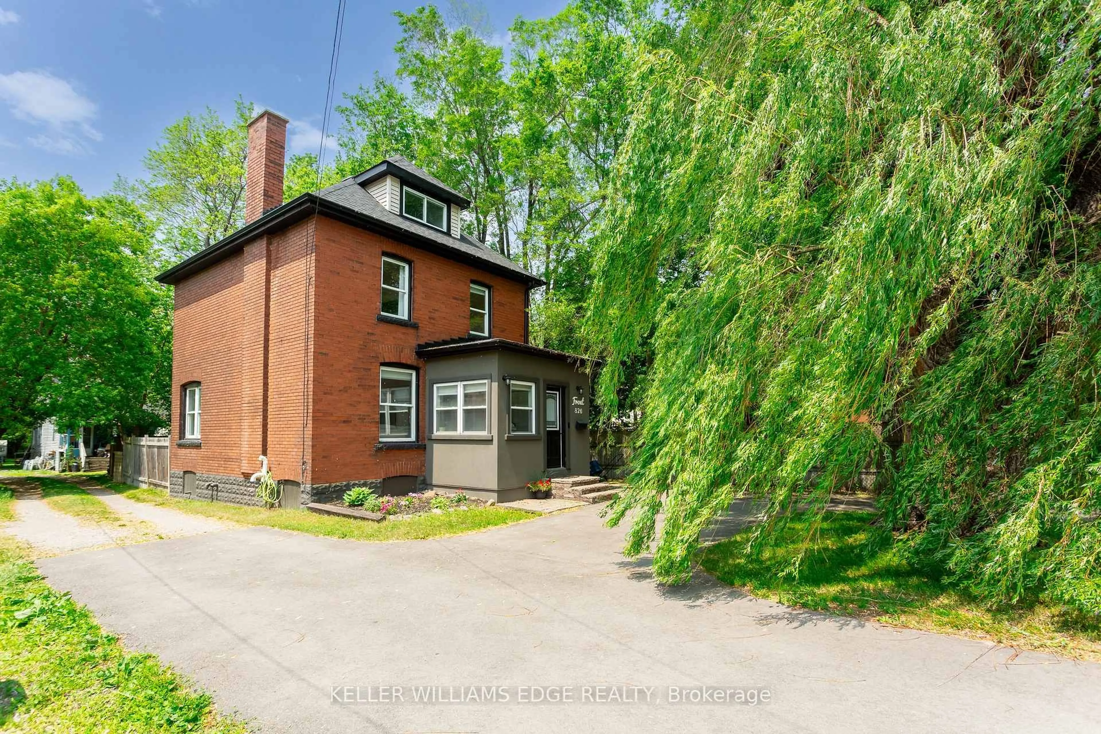 Home with brick exterior material, street for 826 Beach Blvd, Hamilton Ontario L8H 6Z4