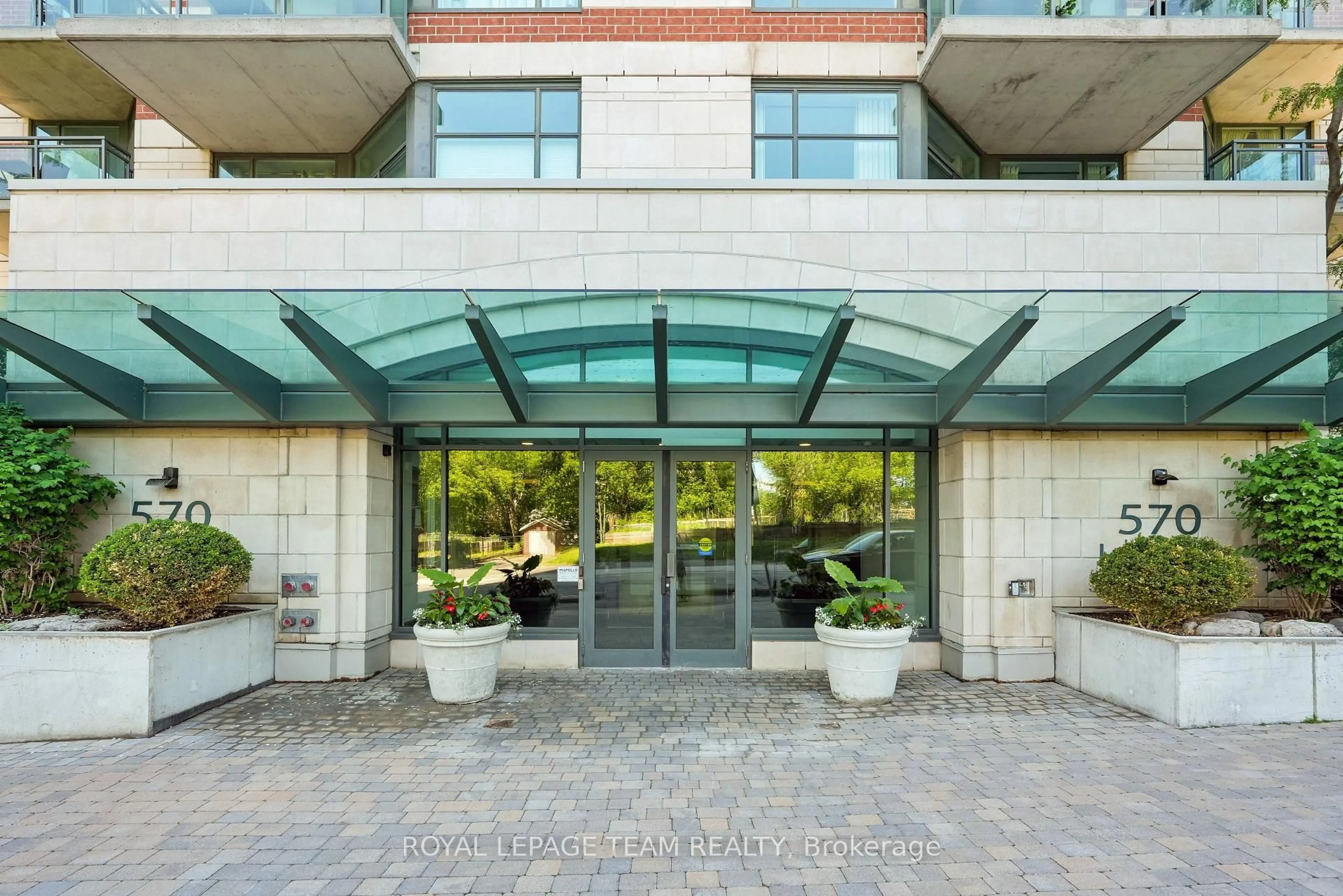 Indoor foyer for 570 Laurier Ave #1905, Ottawa Ontario K1R 1C8