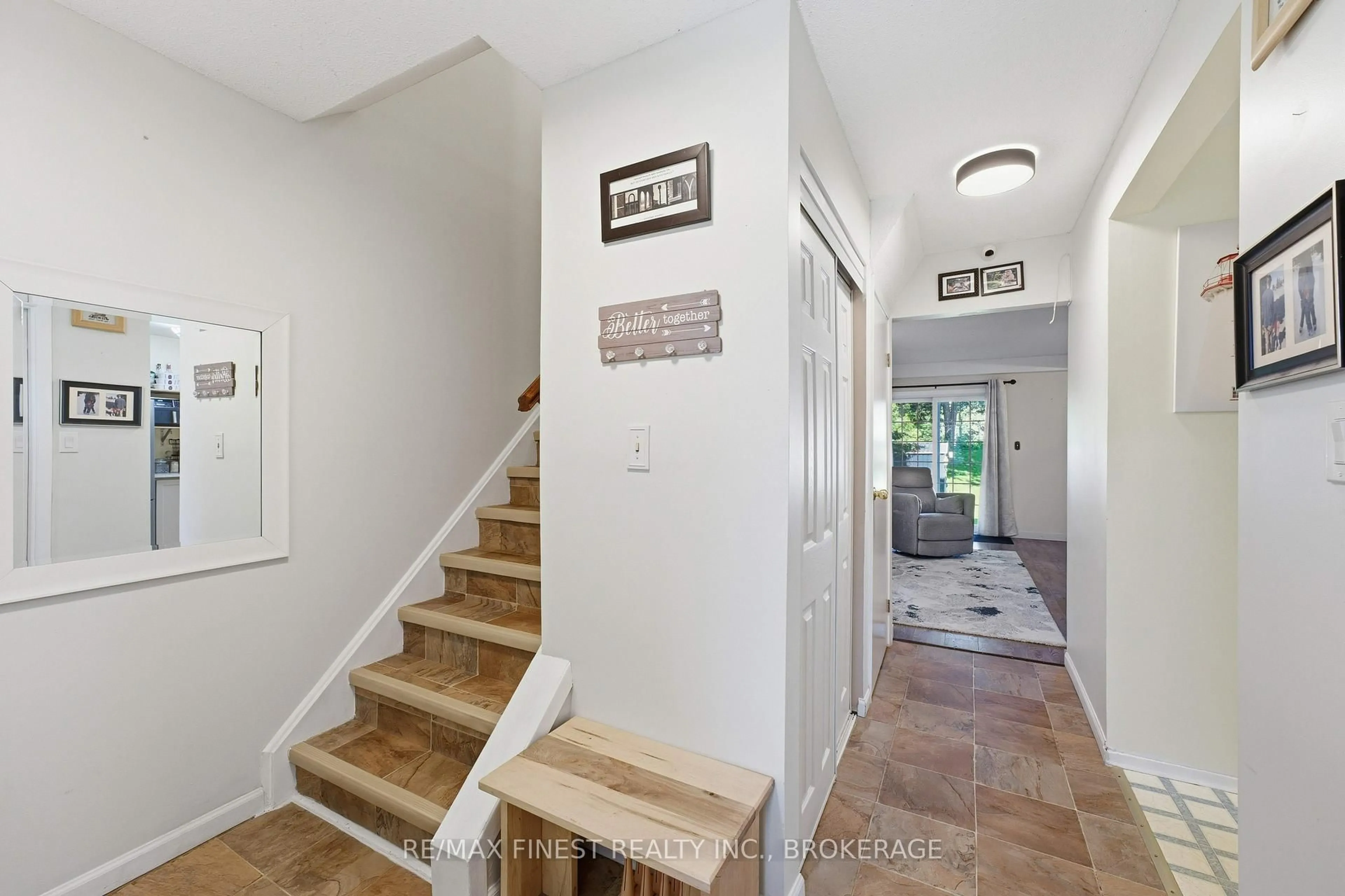 Indoor entryway for 26 Windfield Cres, Kingston Ontario K7K 6G2