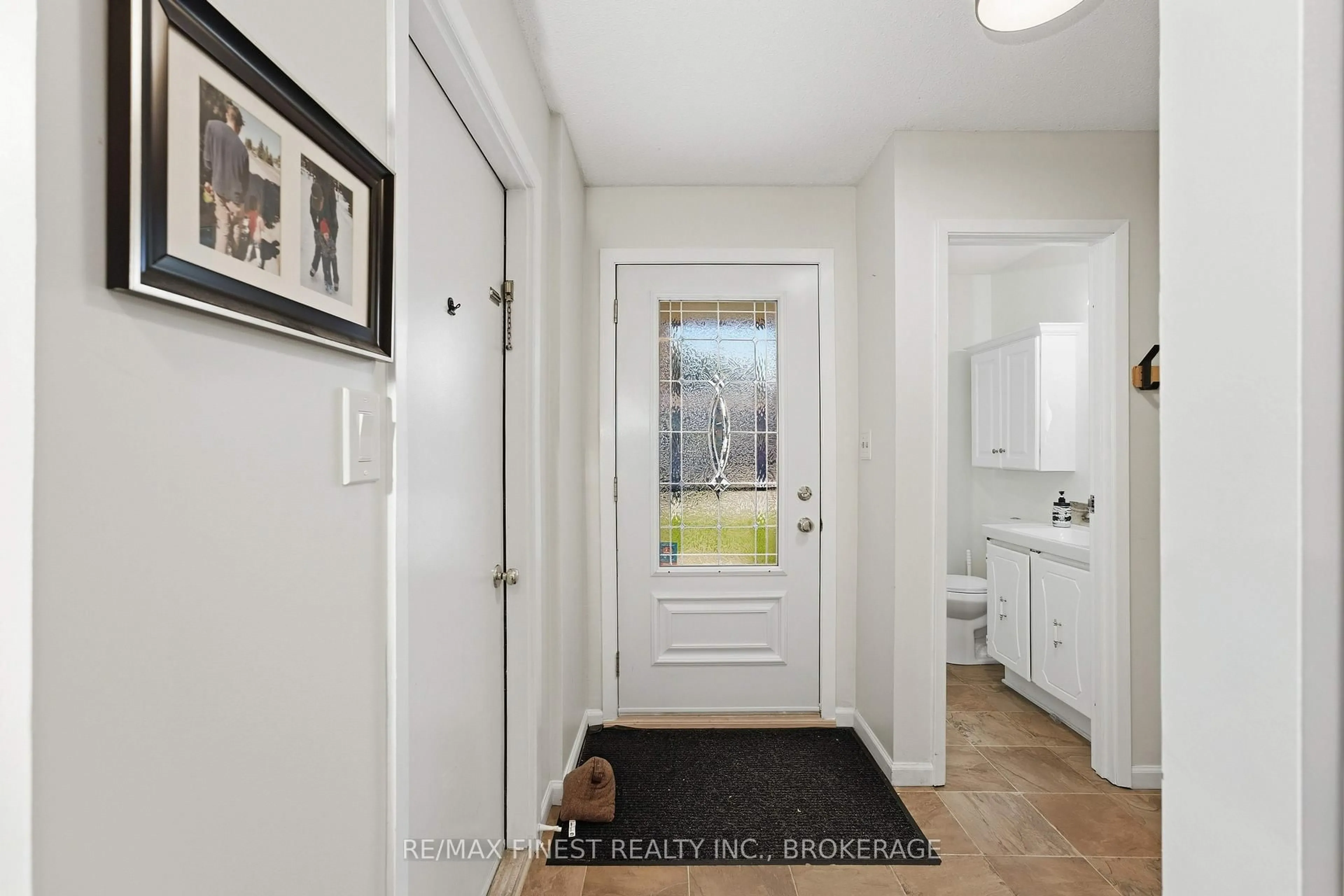 Indoor entryway for 26 Windfield Cres, Kingston Ontario K7K 6G2
