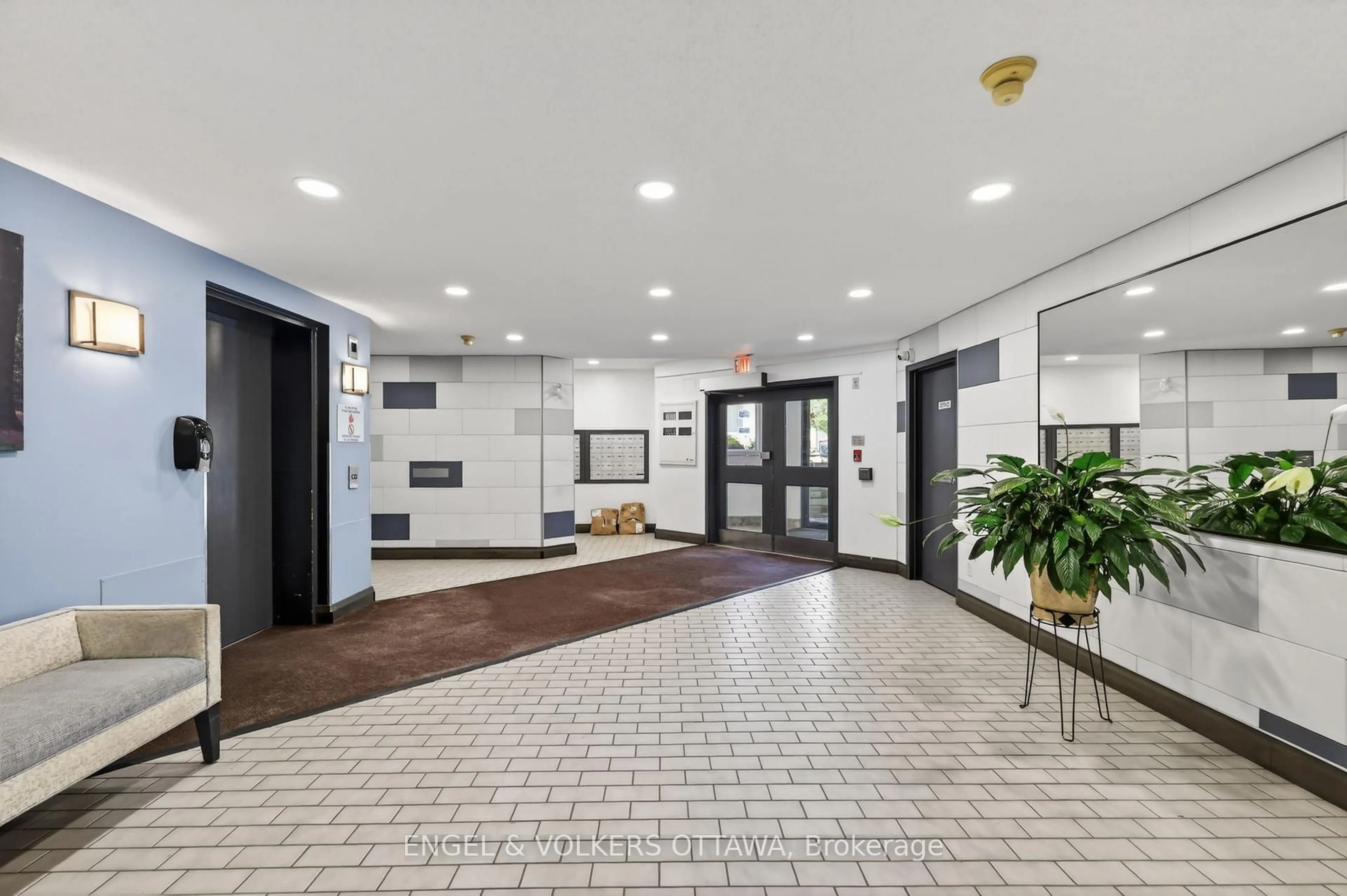 Indoor foyer for 318 Lorry Greenberg Dr #322, Ottawa Ontario K1T 2R5
