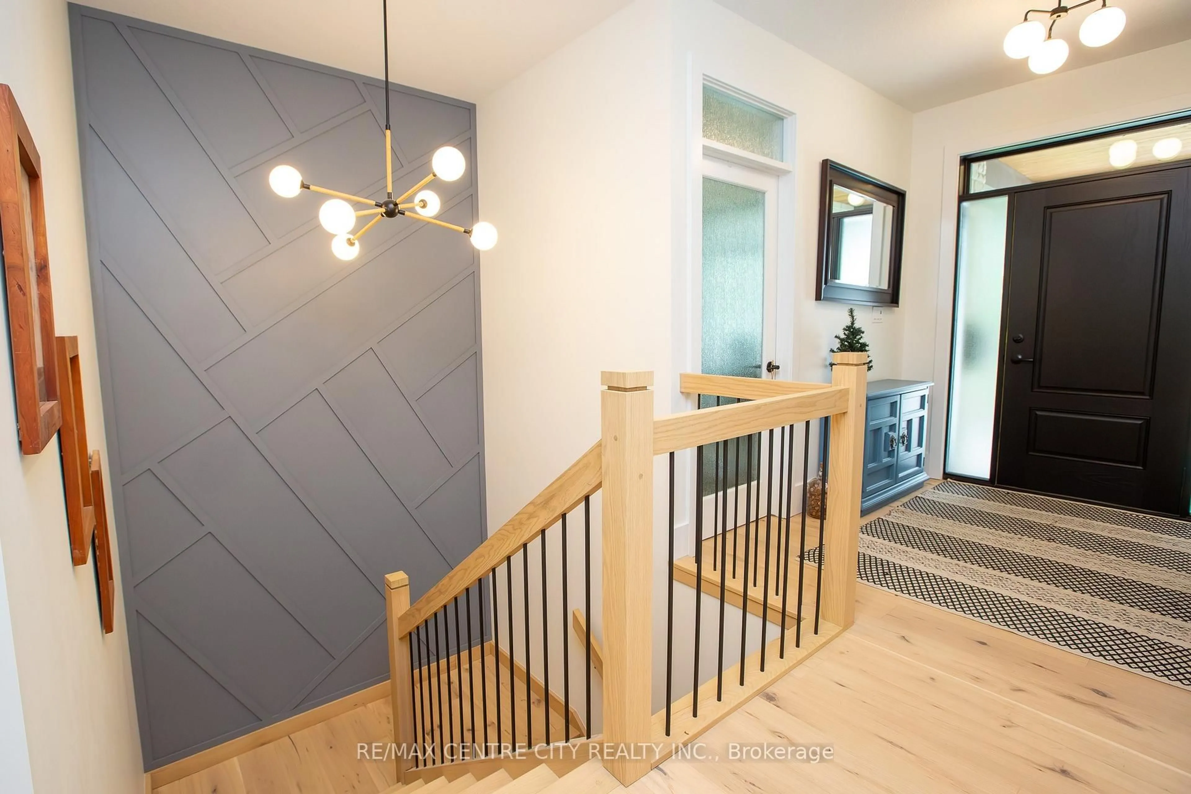 Indoor entryway for 273 Foxborough Pl, Thames Centre Ontario N0M 2P0