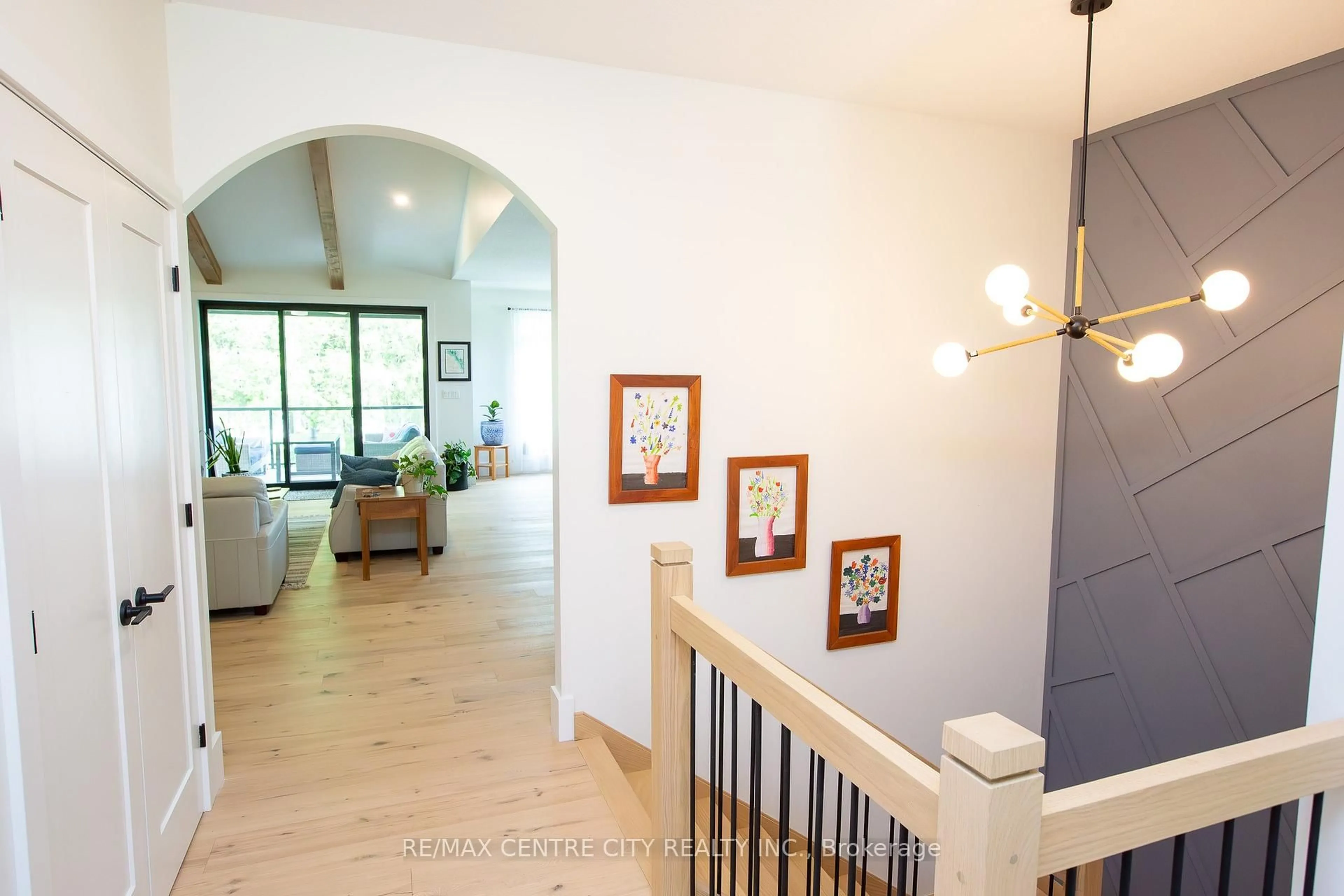 Indoor entryway for 273 Foxborough Pl, Thames Centre Ontario N0M 2P0