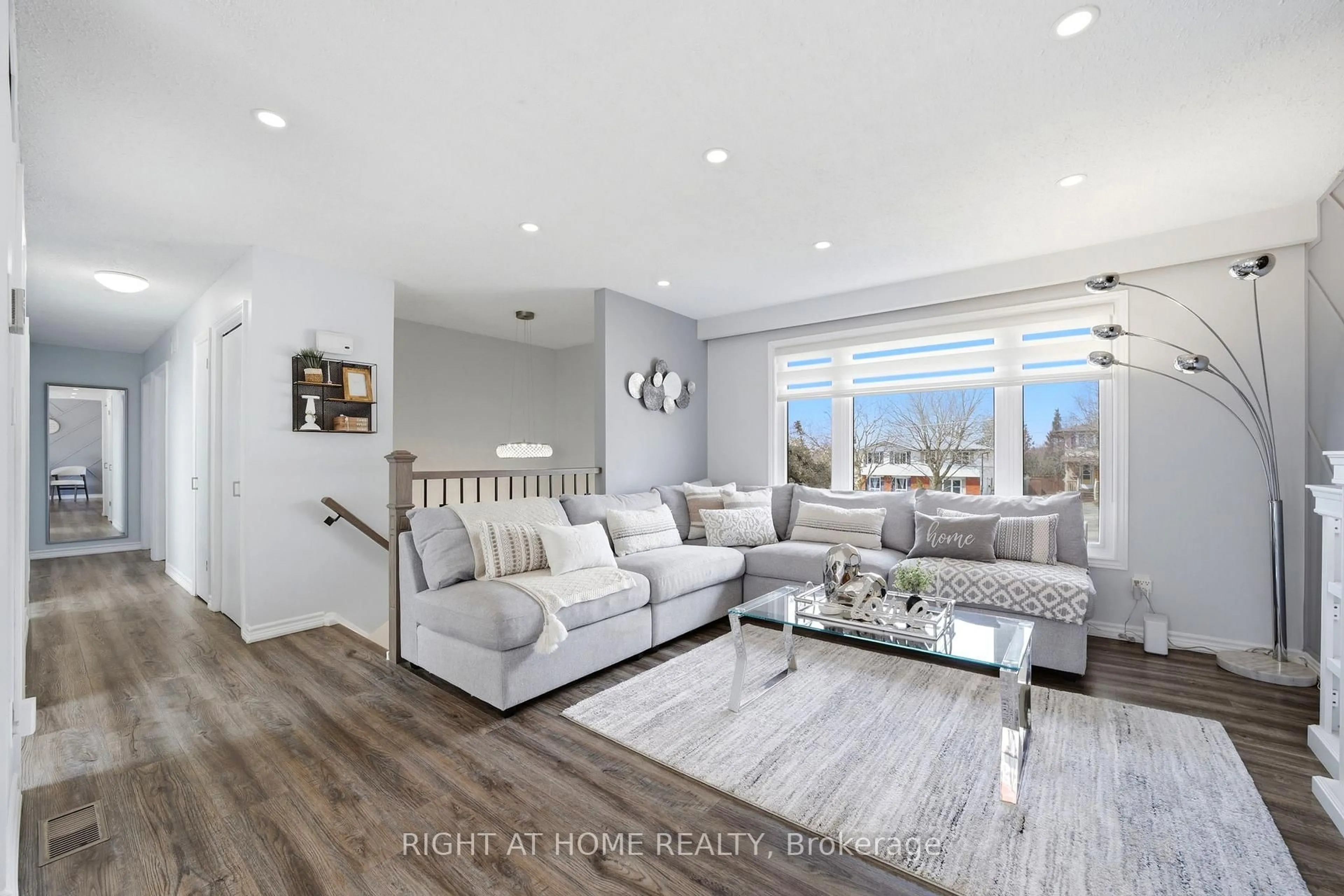 Living room with furniture, unknown for 602 WILLOW Rd, Guelph Ontario N1H 7M5