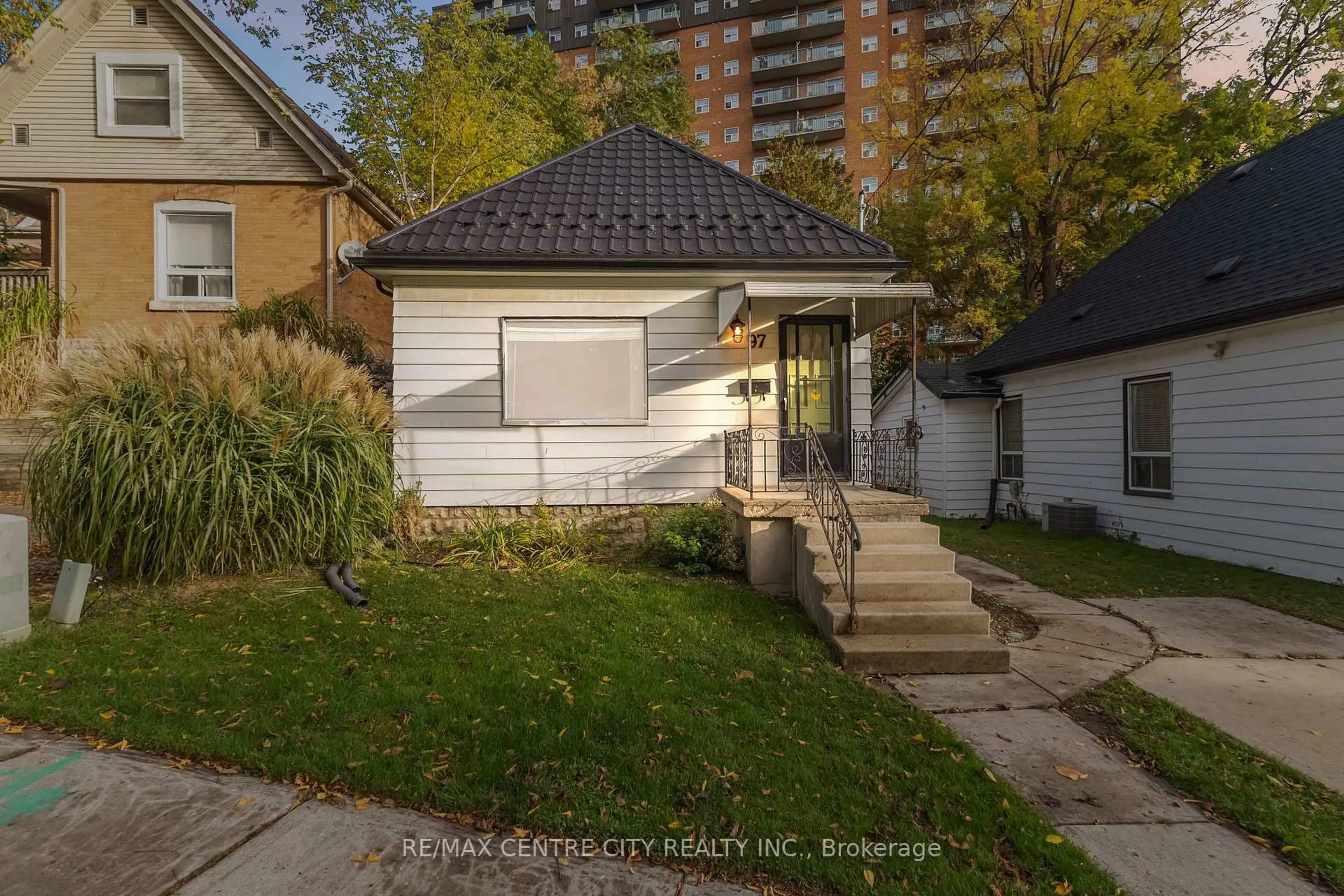 Unknown for 97 Walnut St, London North Ontario N6H 1C3