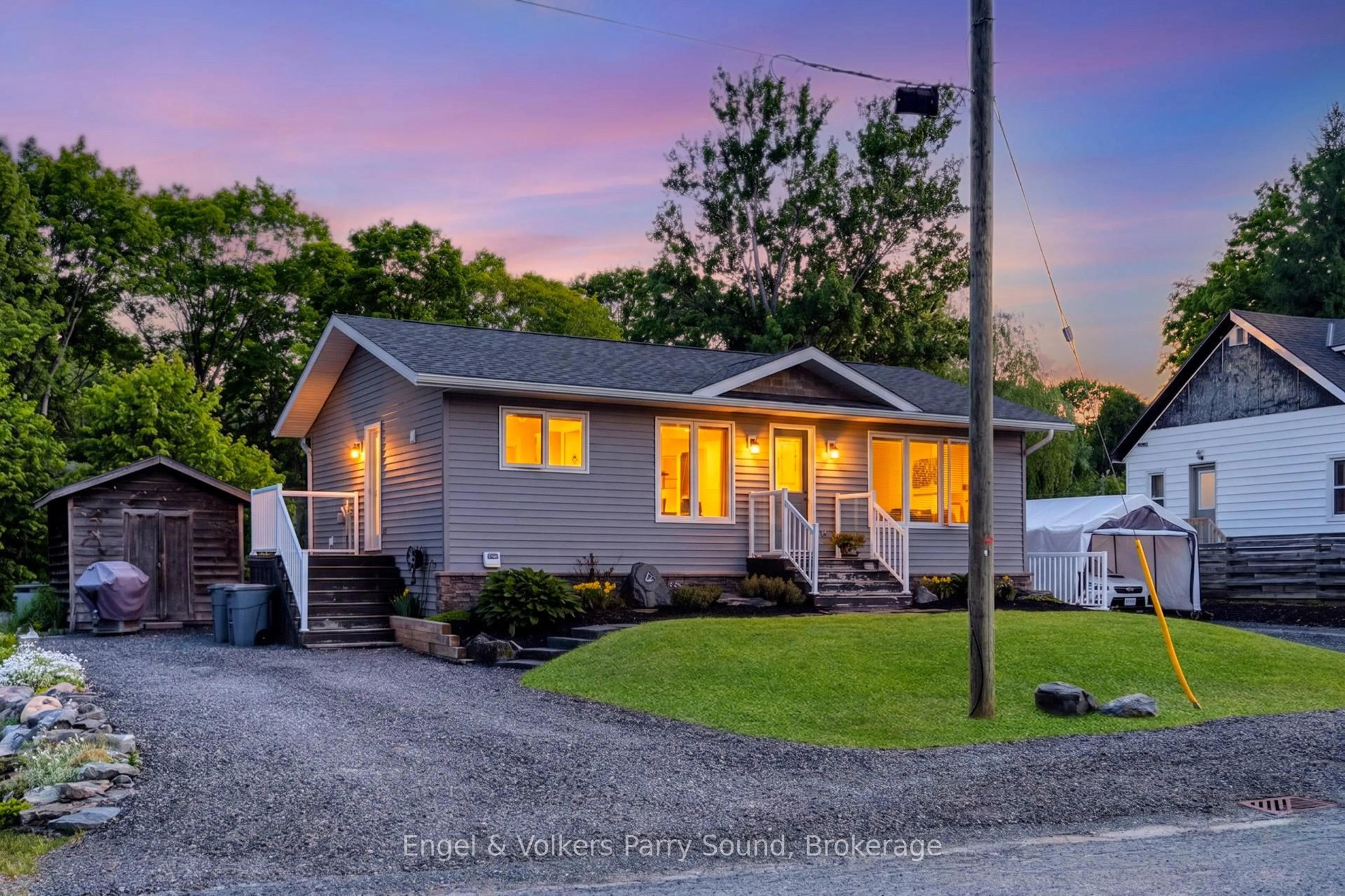Home with vinyl exterior material, street for 6 Lawrence St, Parry Sound Ontario P2A 2E2