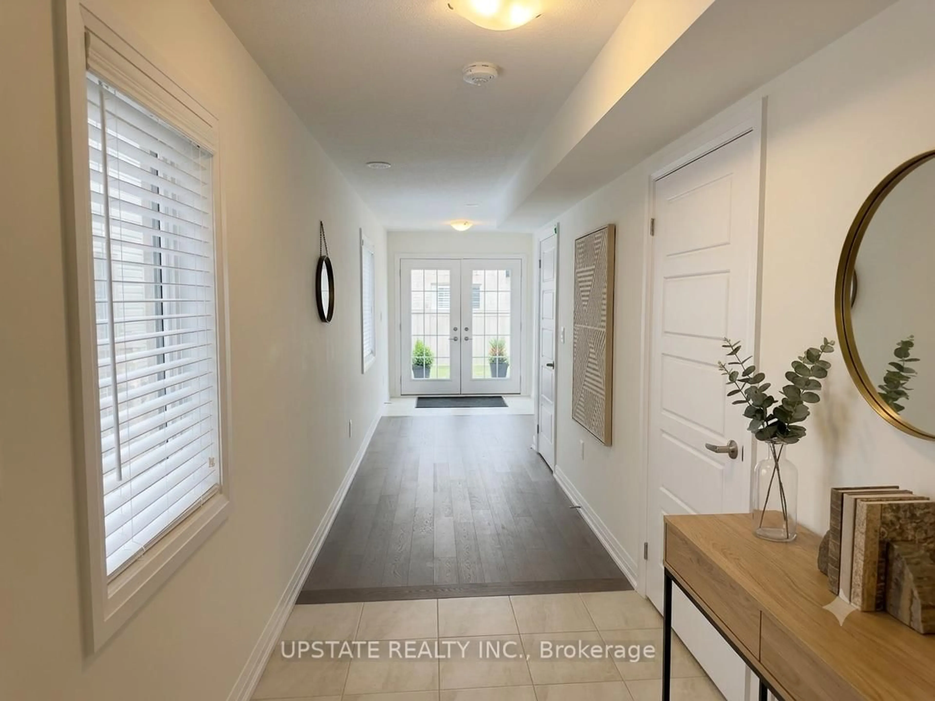 Indoor entryway for 49 Norwich Cres, Haldimand Ontario N3W 0J4