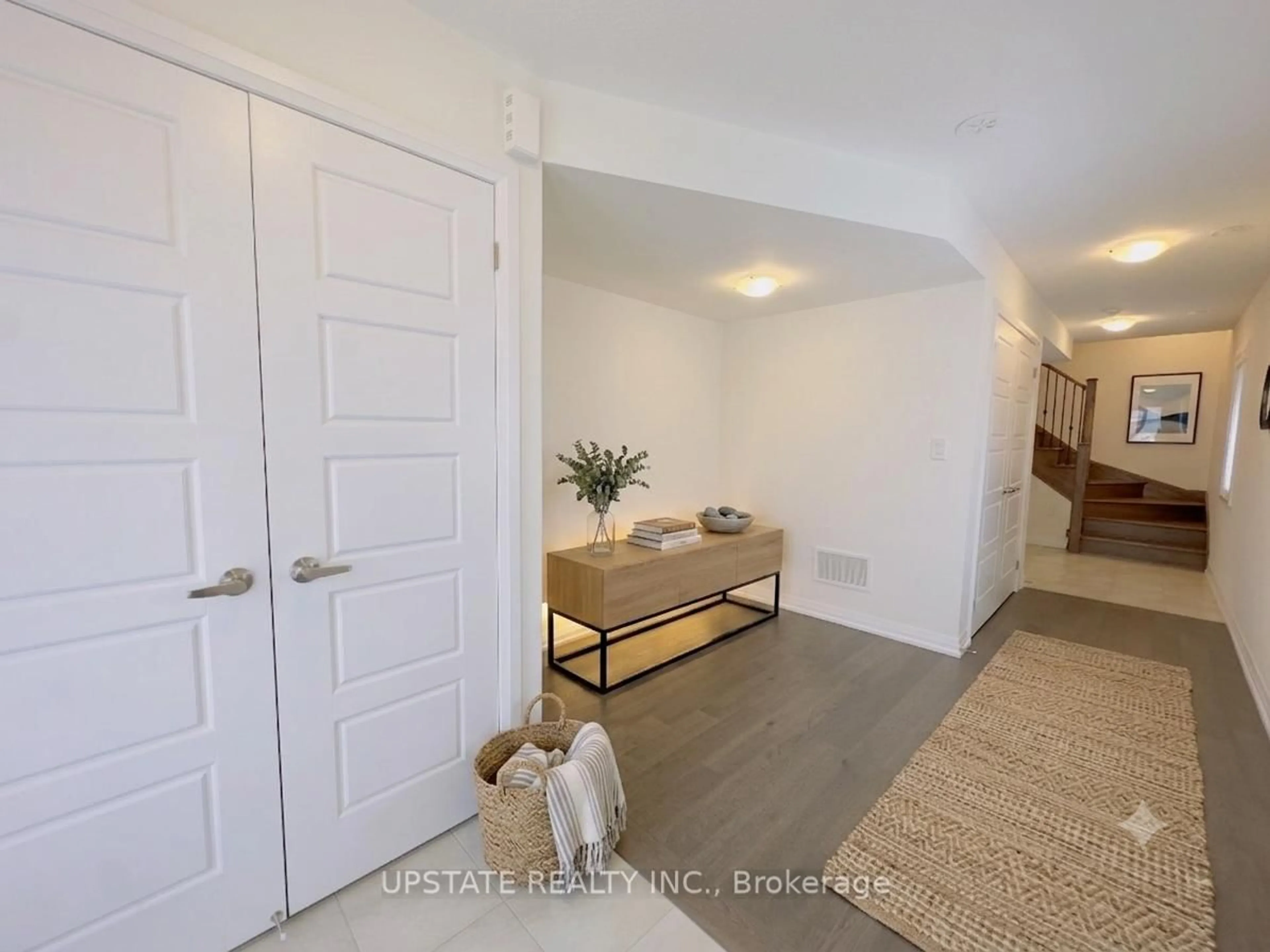 Indoor entryway for 49 Norwich Cres, Haldimand Ontario N3W 0J4