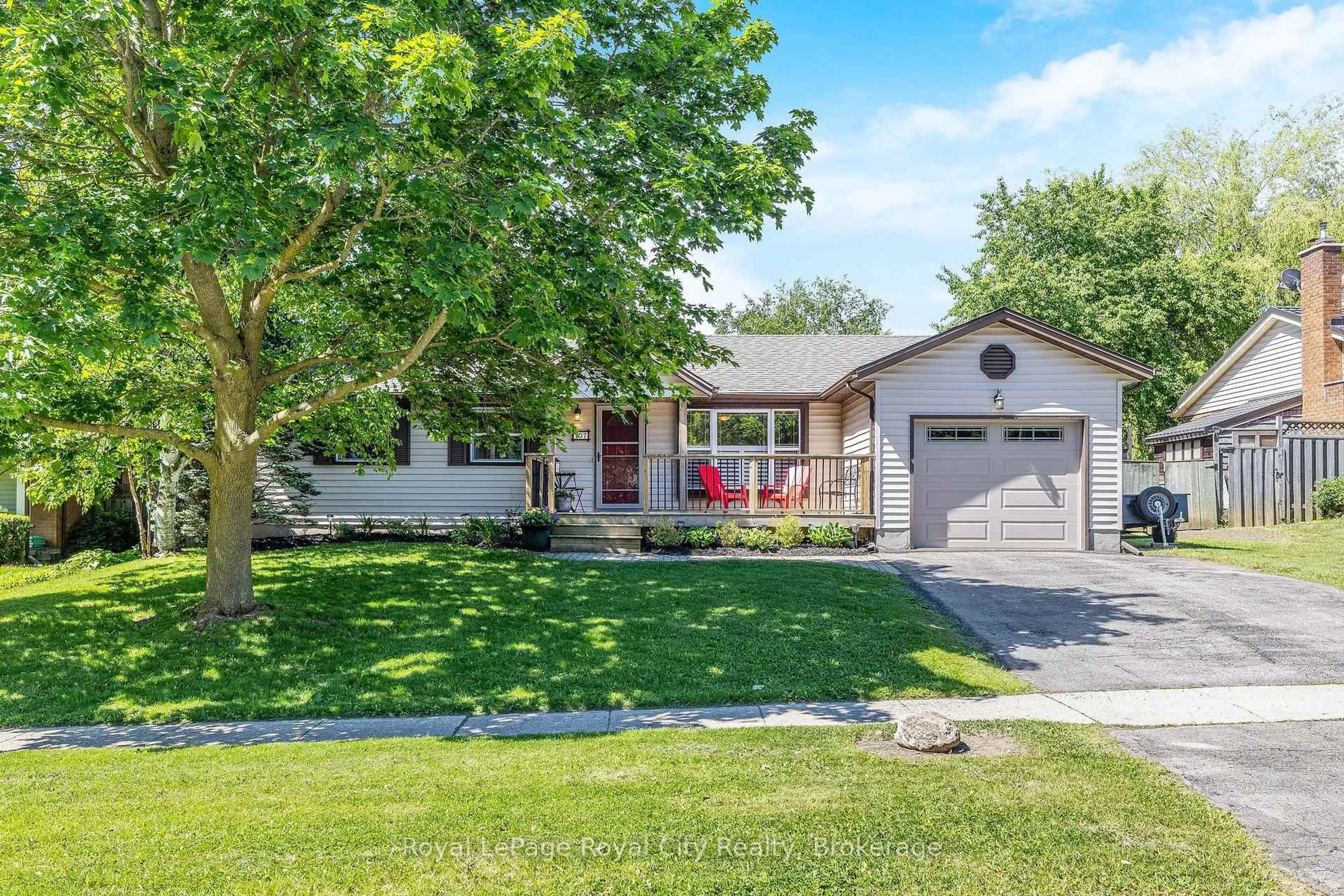 Home with vinyl exterior material, street for 107 Princess St, Guelph/Eramosa Ontario N0B 2K0