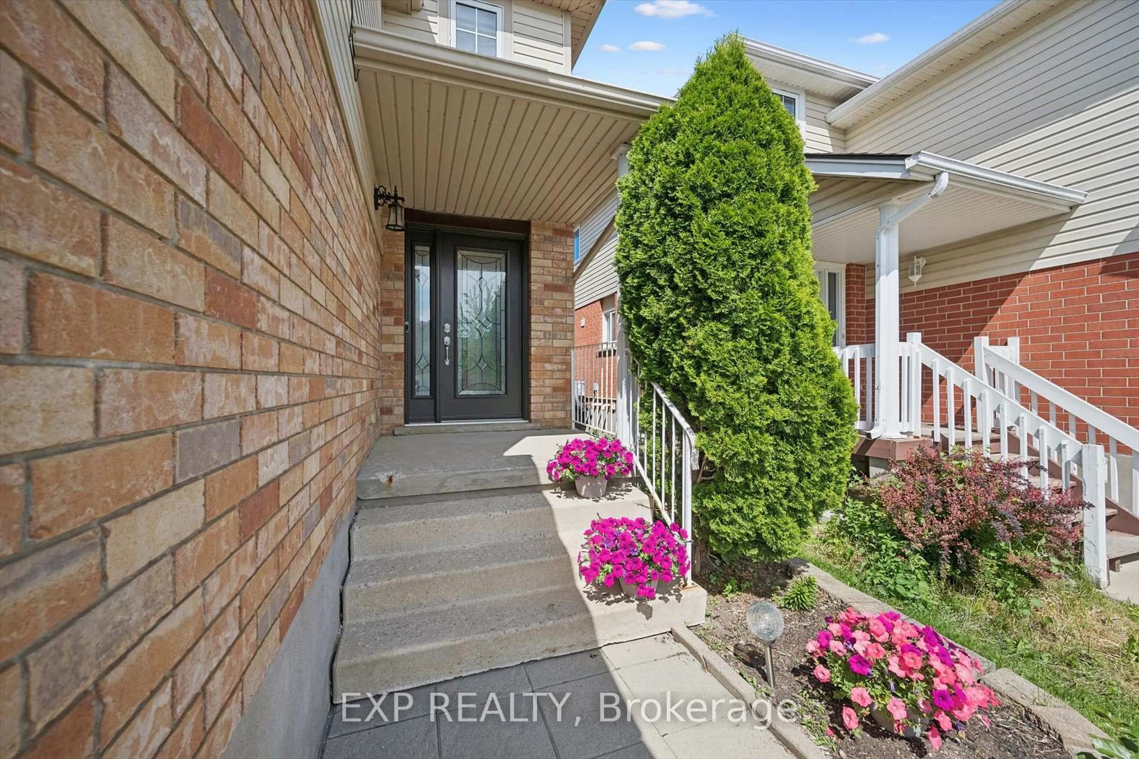 Indoor entryway for 78 Bridlewreath St, Waterloo Ontario N2E 3V5