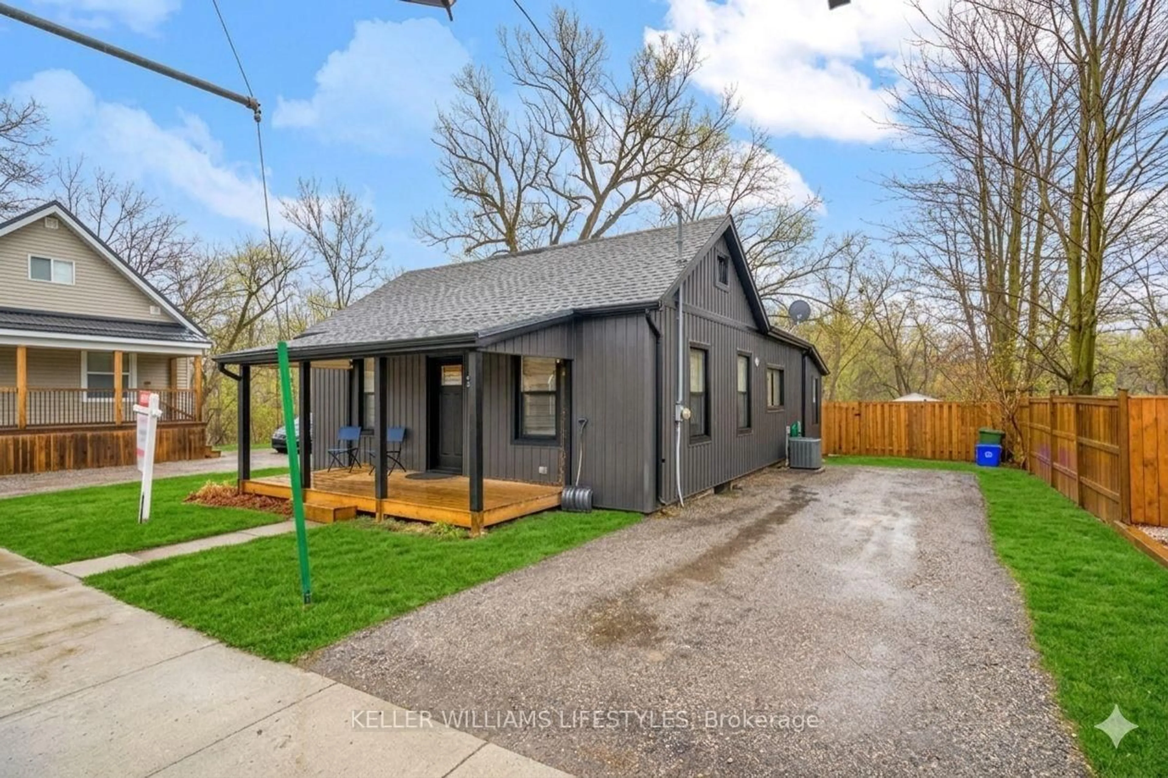 Unknown for 2 OPECHEE St, St. Thomas Ontario N5R 1V9